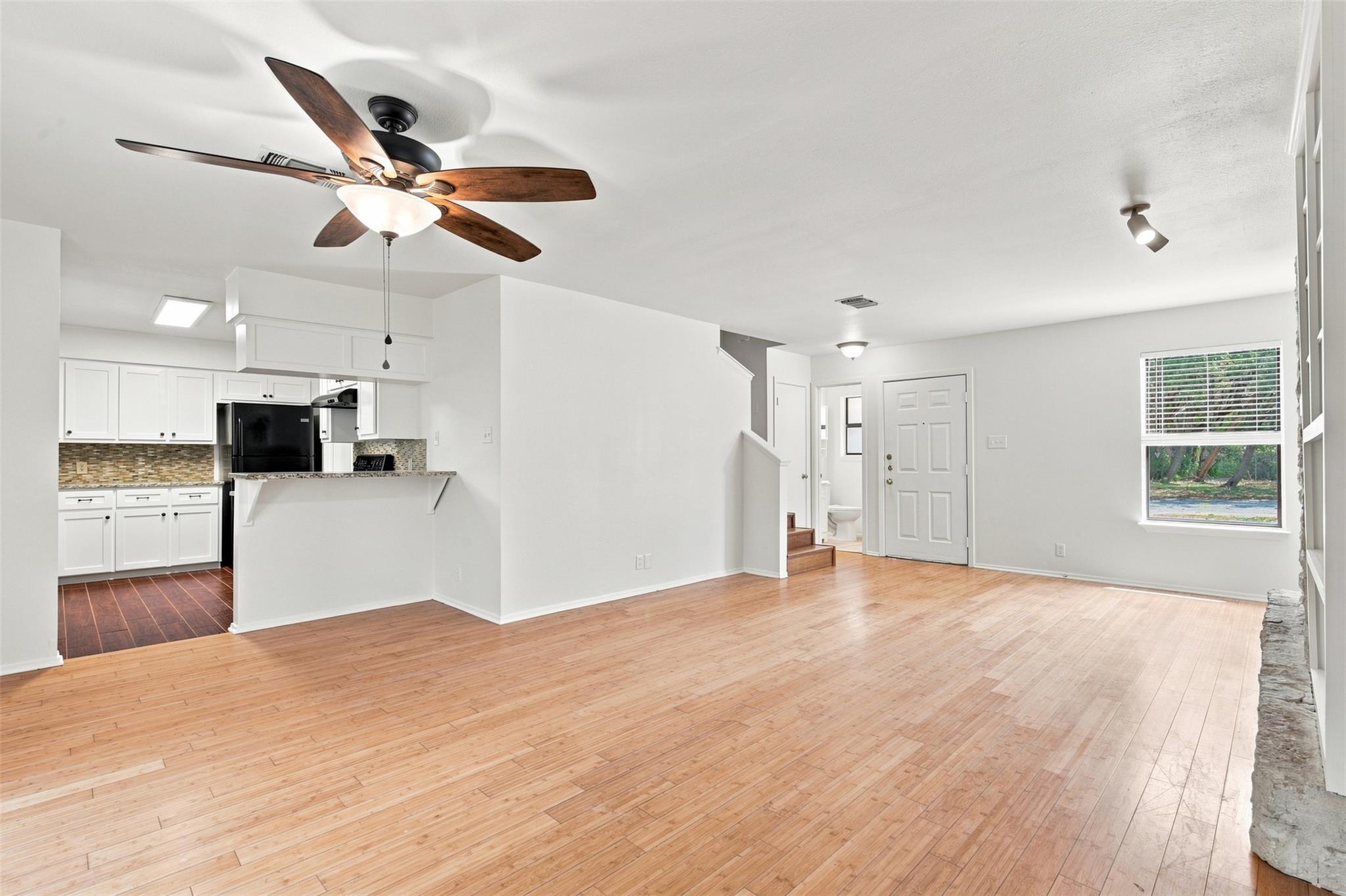 10010 Wildflower Ln #a Property Photo 6