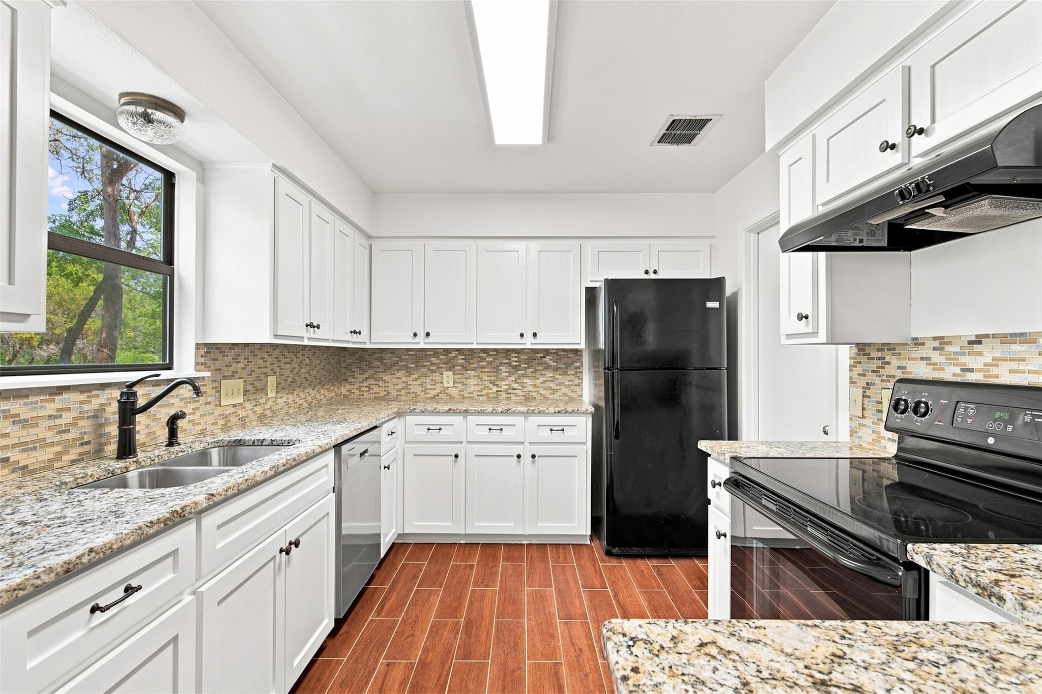 10010 Wildflower Ln #a Property Photo 12