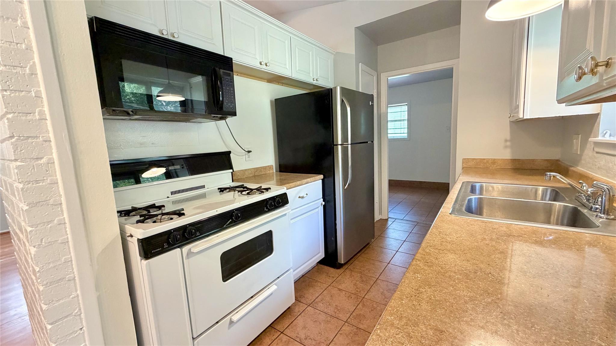 5213 Halmark Dr Property Photo 6