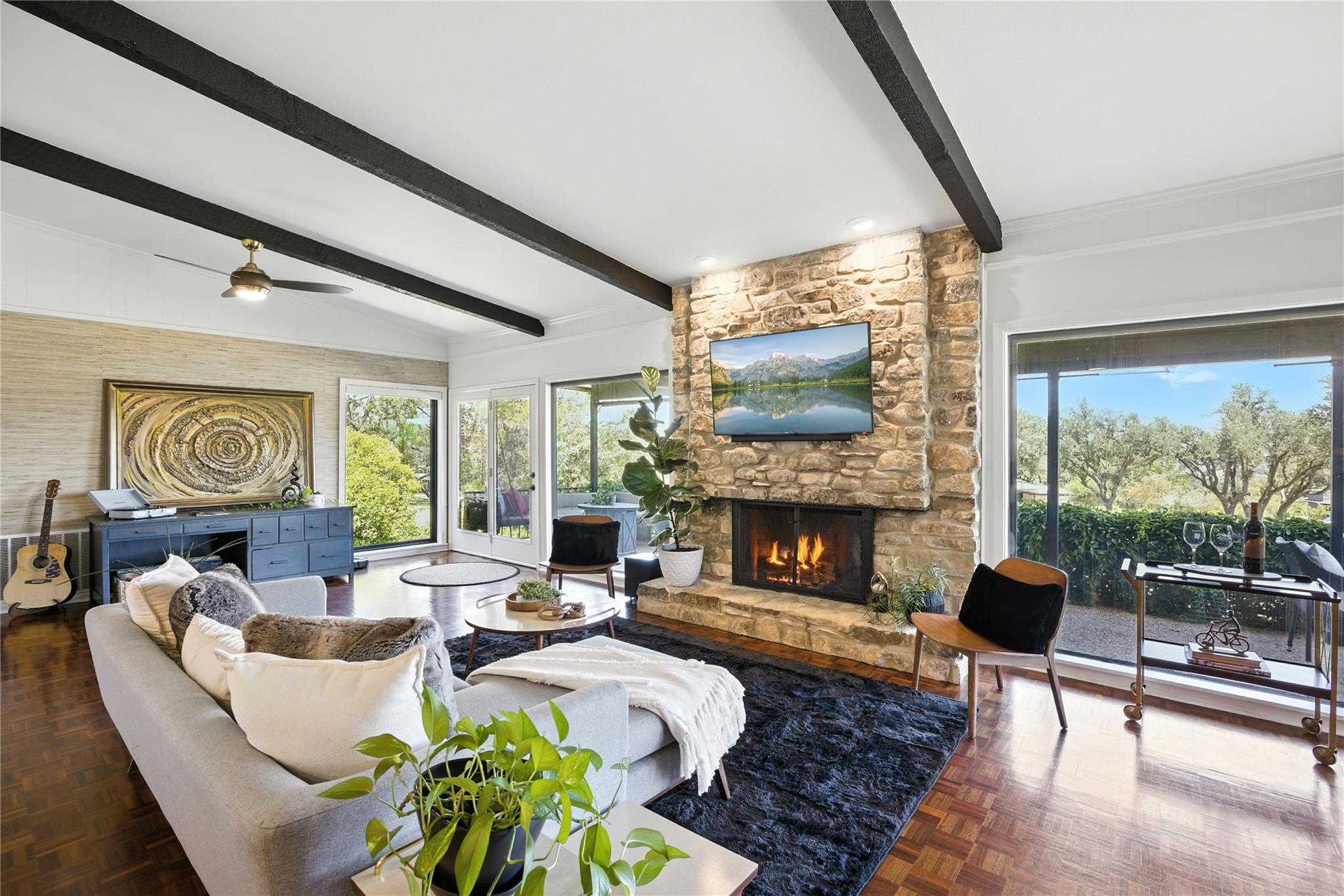 402 Seawind St Property Photo 1