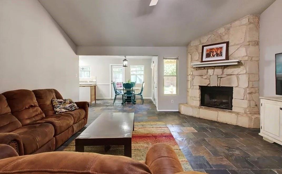 908 Rambling Trl Property Photo 2