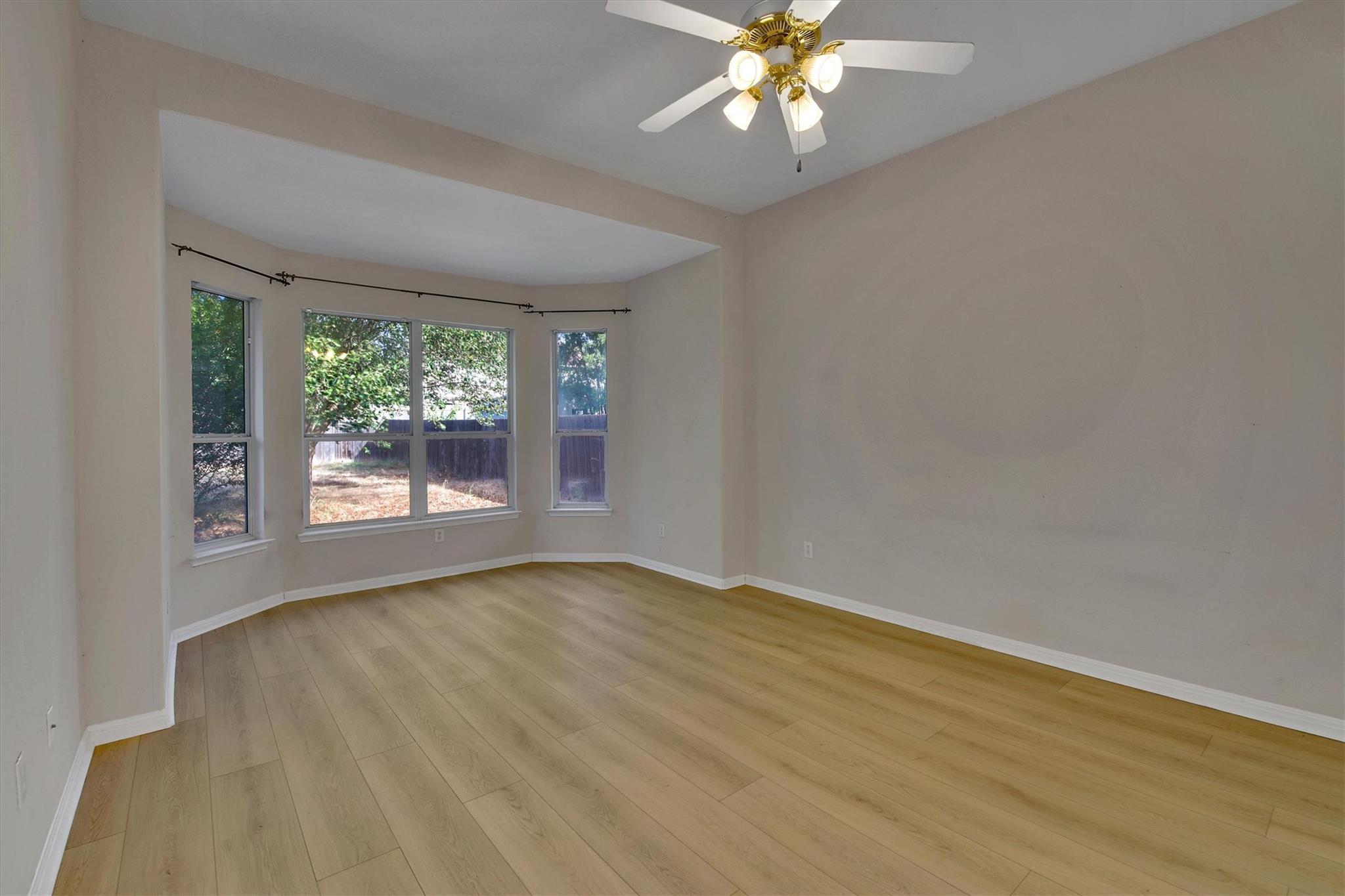 824 Broken Feather Trl Property Photo 18