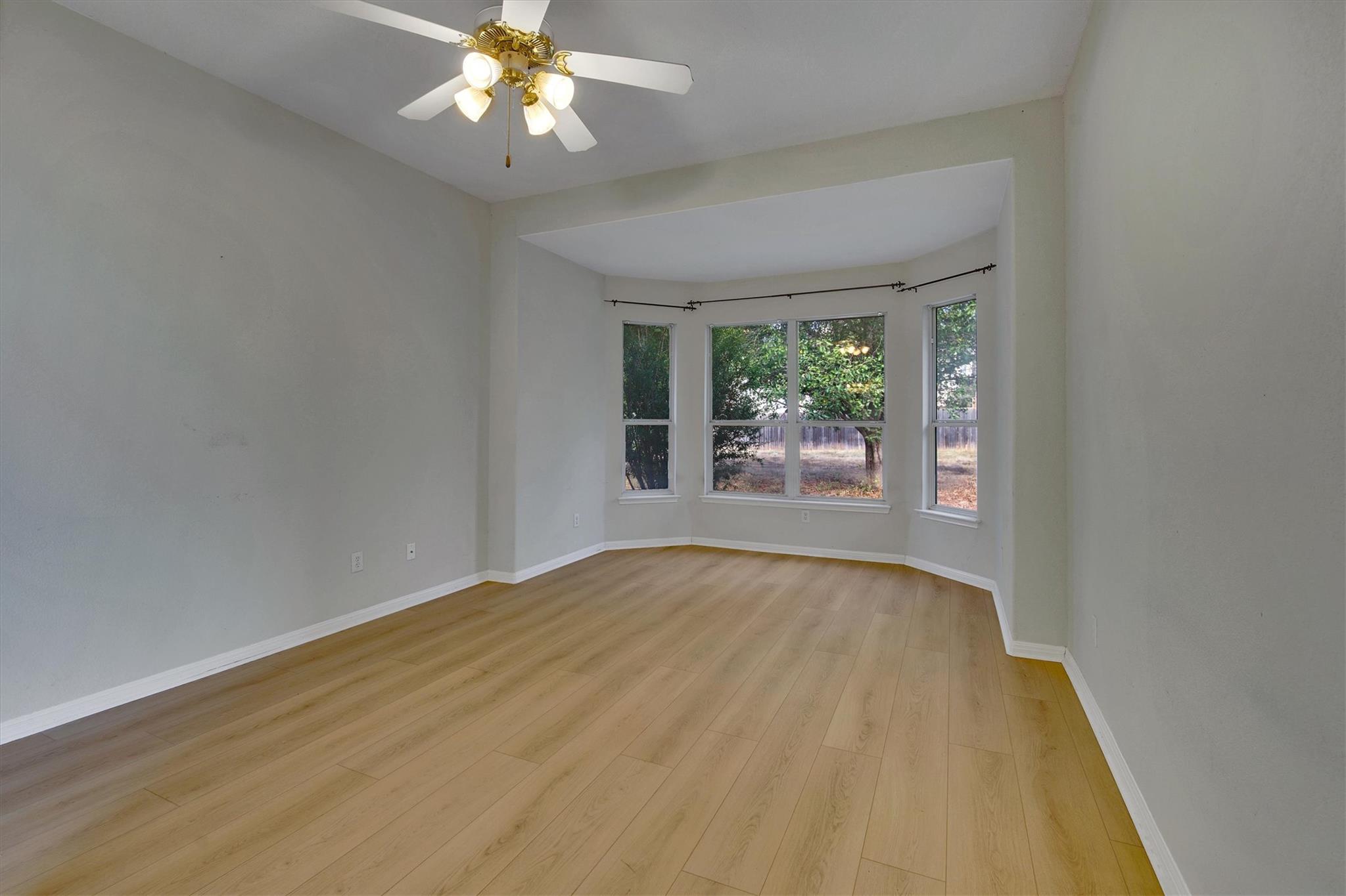 824 Broken Feather Trl Property Photo 19