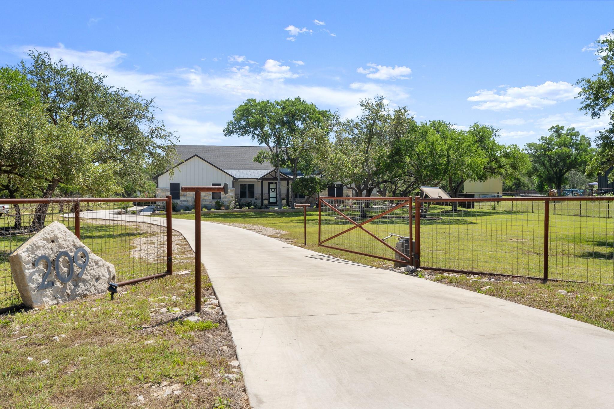 209 Esperanza Petal Pass Property Photo 6
