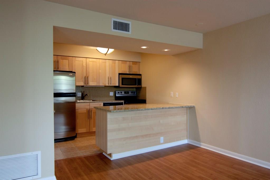 7685 Northcross Dr #221 Property Photo 4