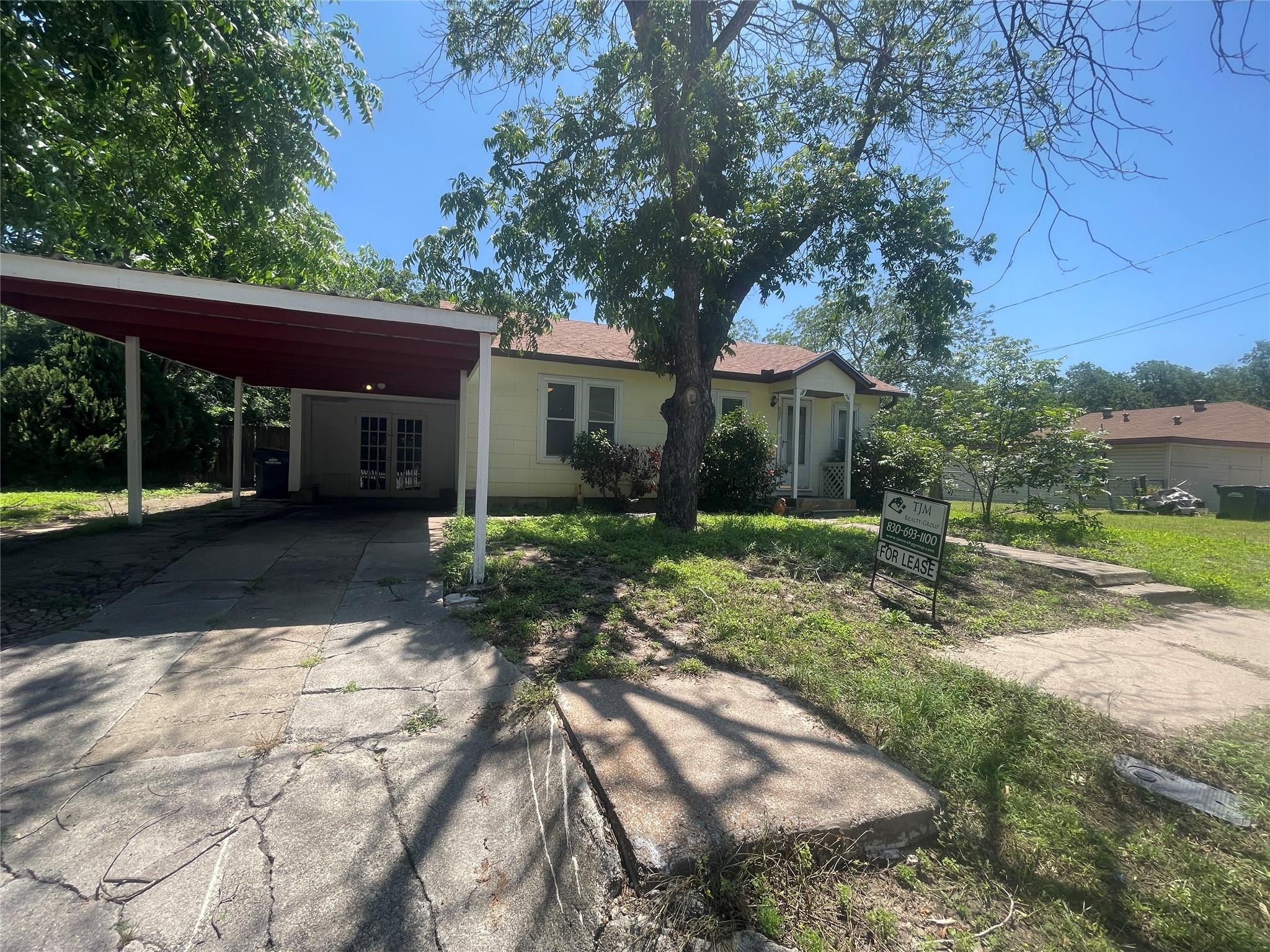 607 N Main St Property Photo 1