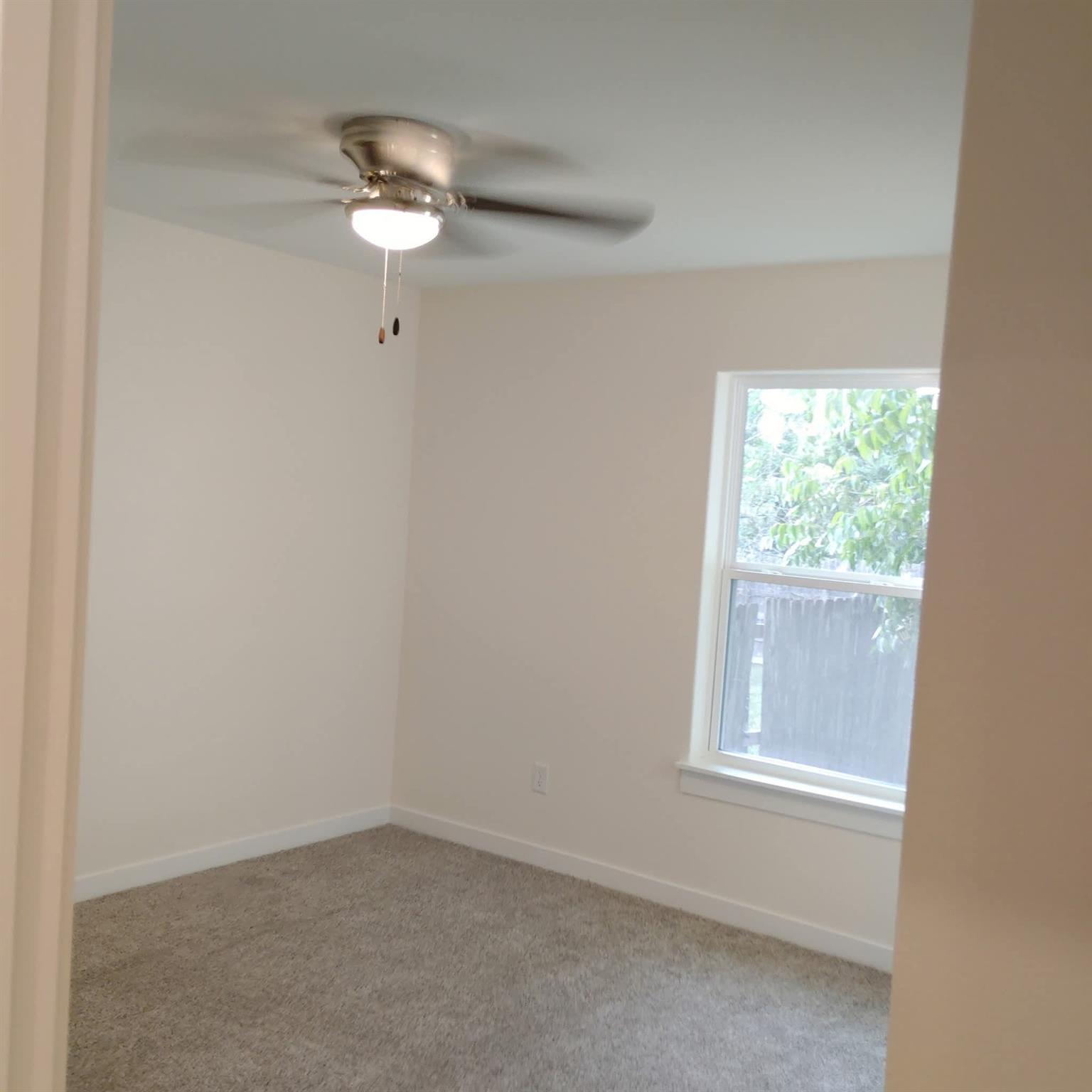 928 E Cameron Ave Property Photo 5