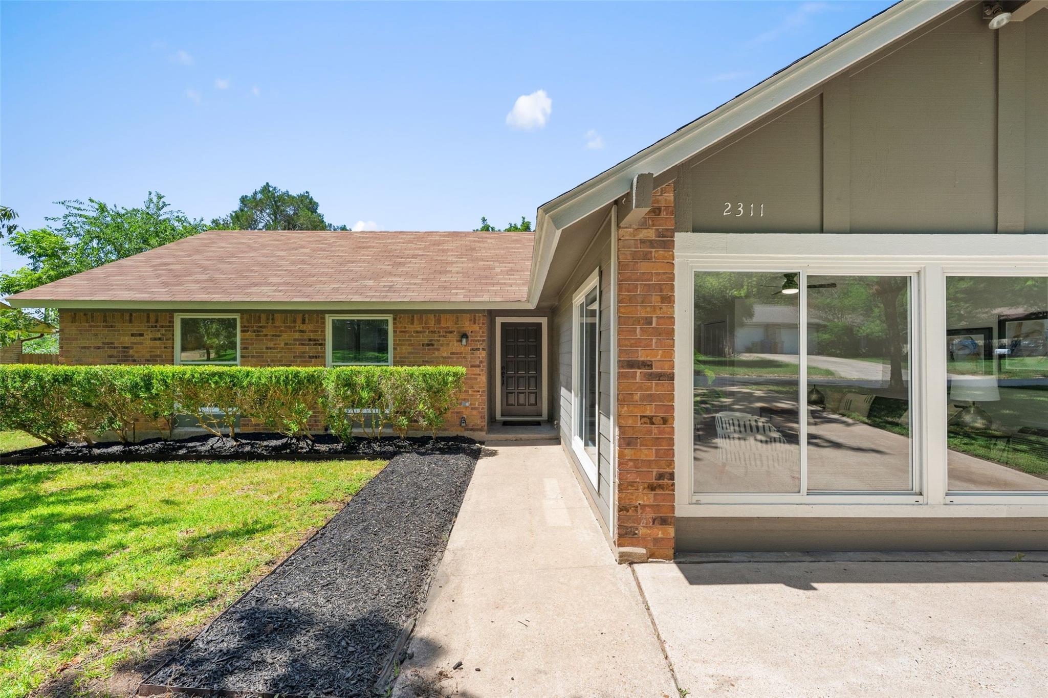 2311 Sheri Oak Ln Property Photo 1