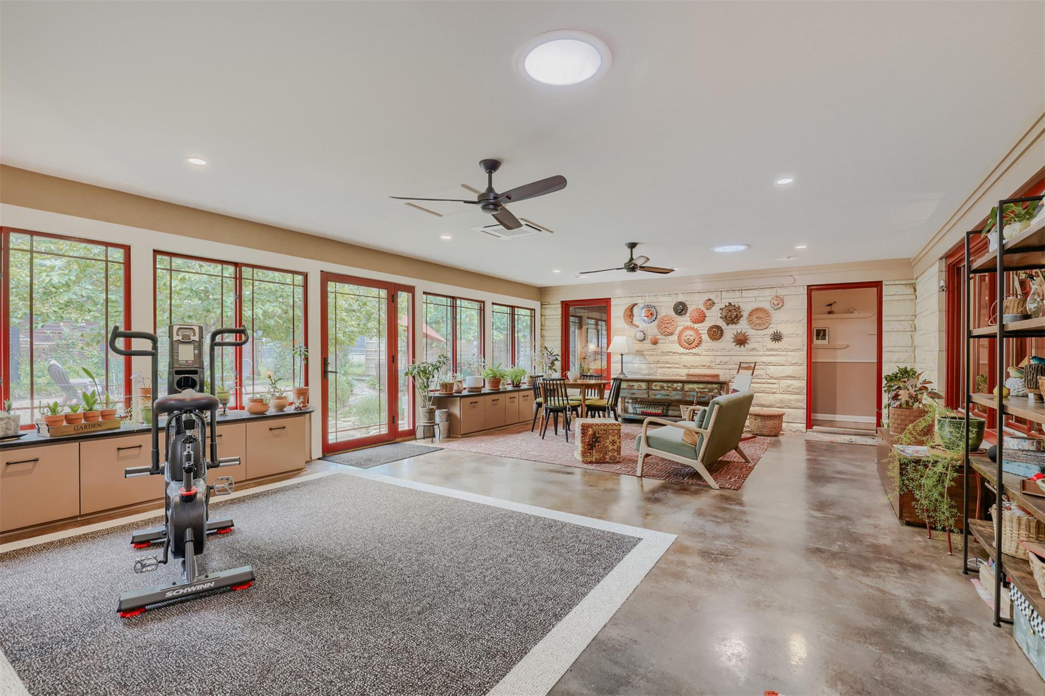6011 Shoal Creek Blvd Property Photo 6