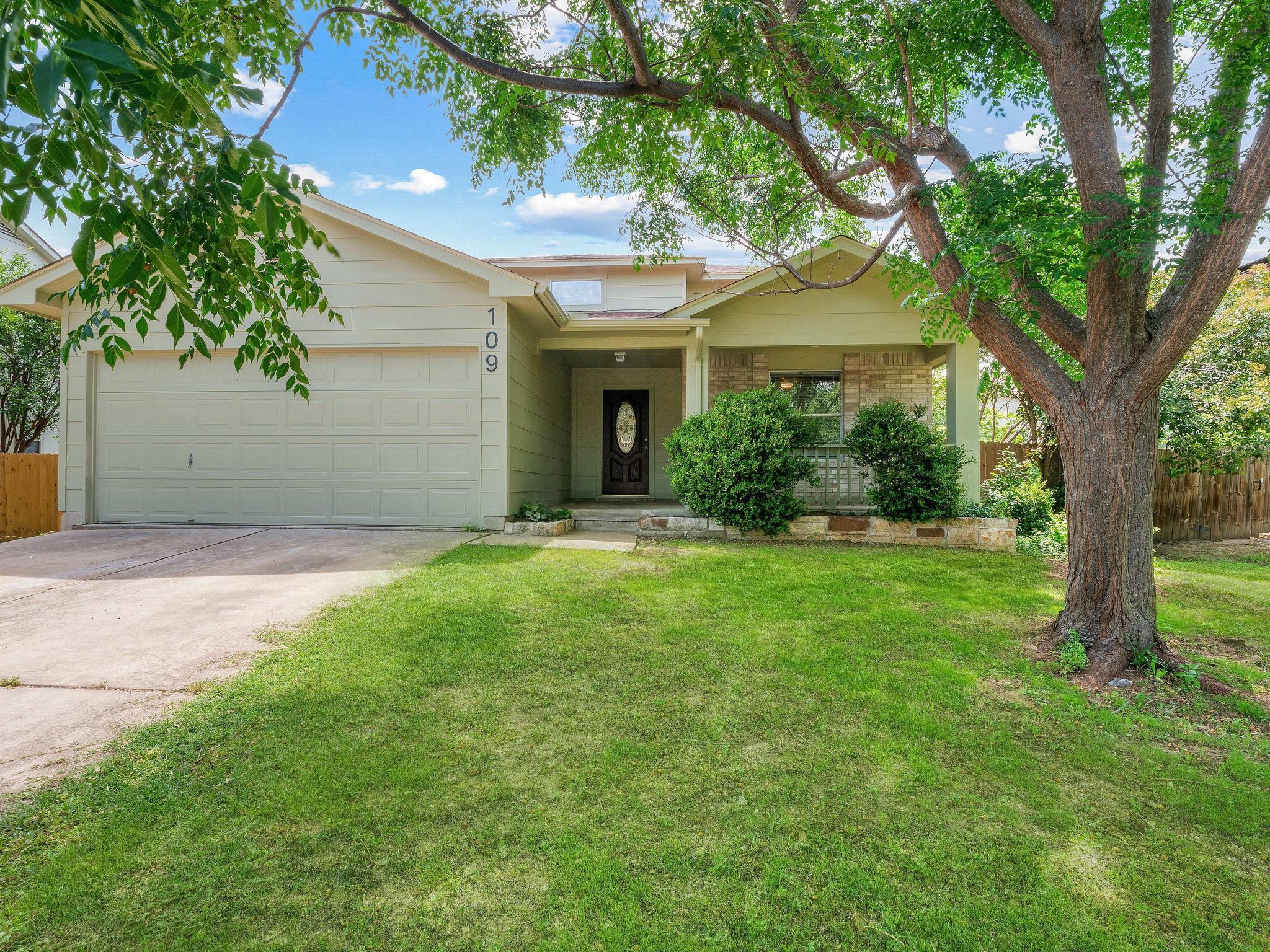 109 Orange Tree Ln Property Photo