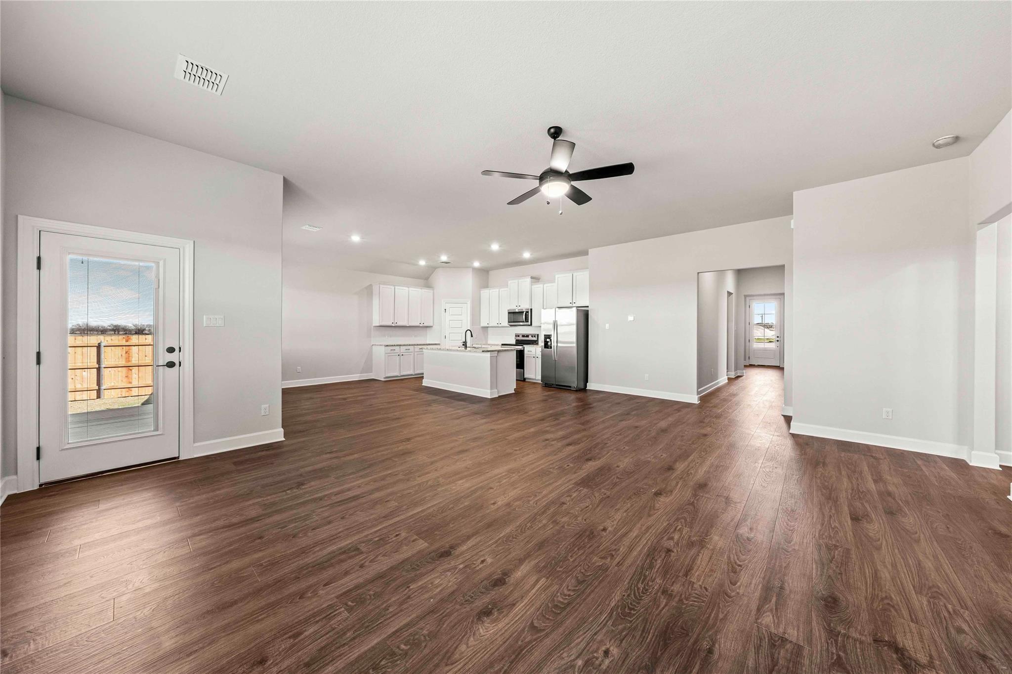 521 W Luna Blue Ln Property Photo 3