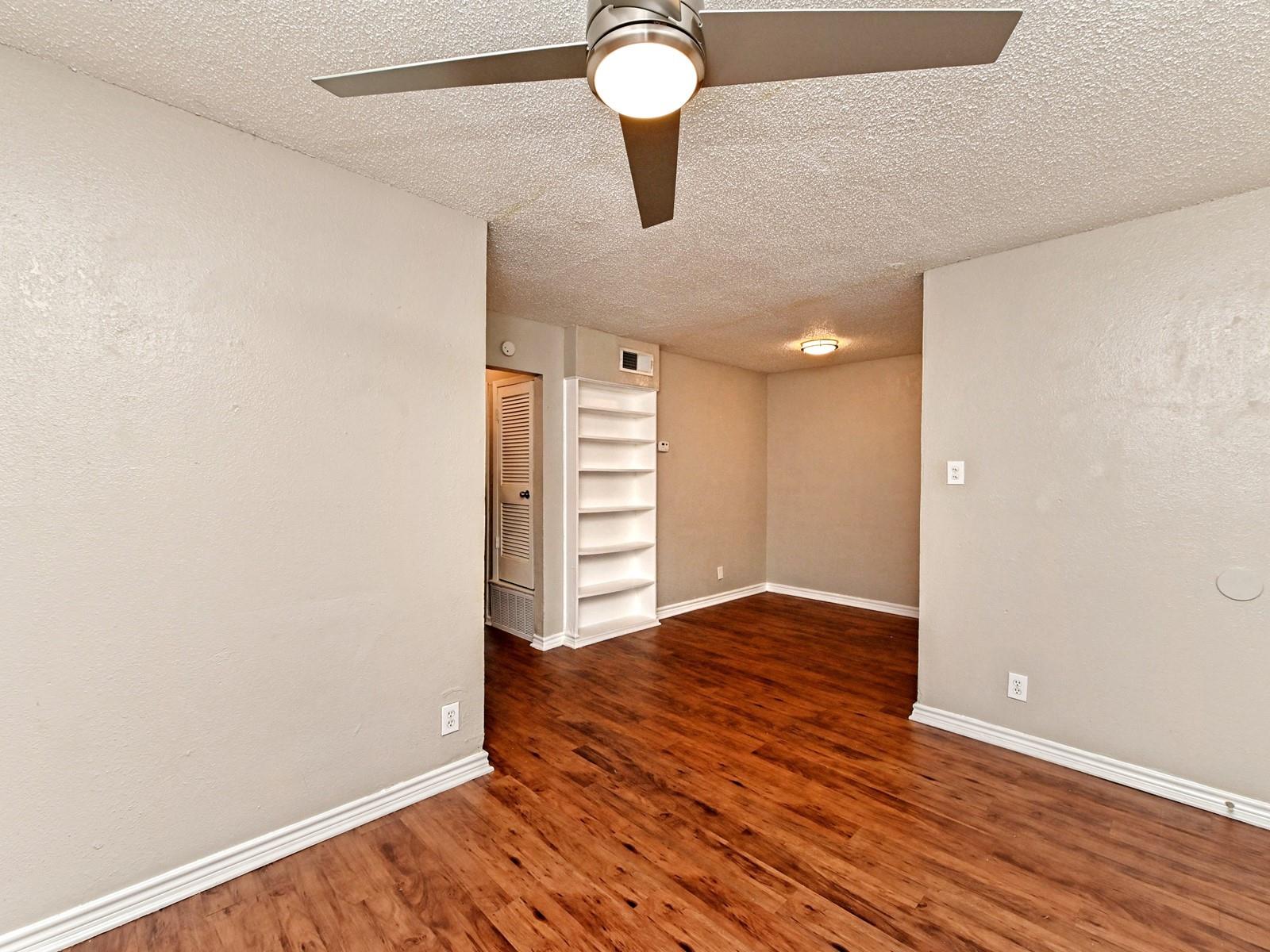 2401 Manor Rd 120 Property Photo