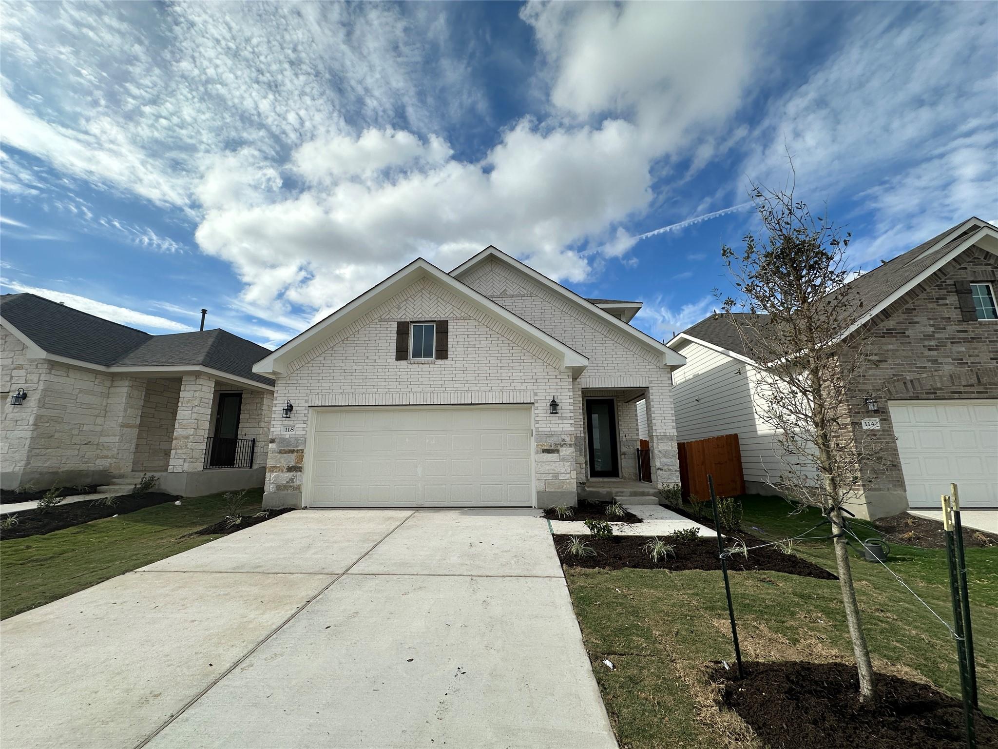 118 Kiowa Bnd Property Photo 1