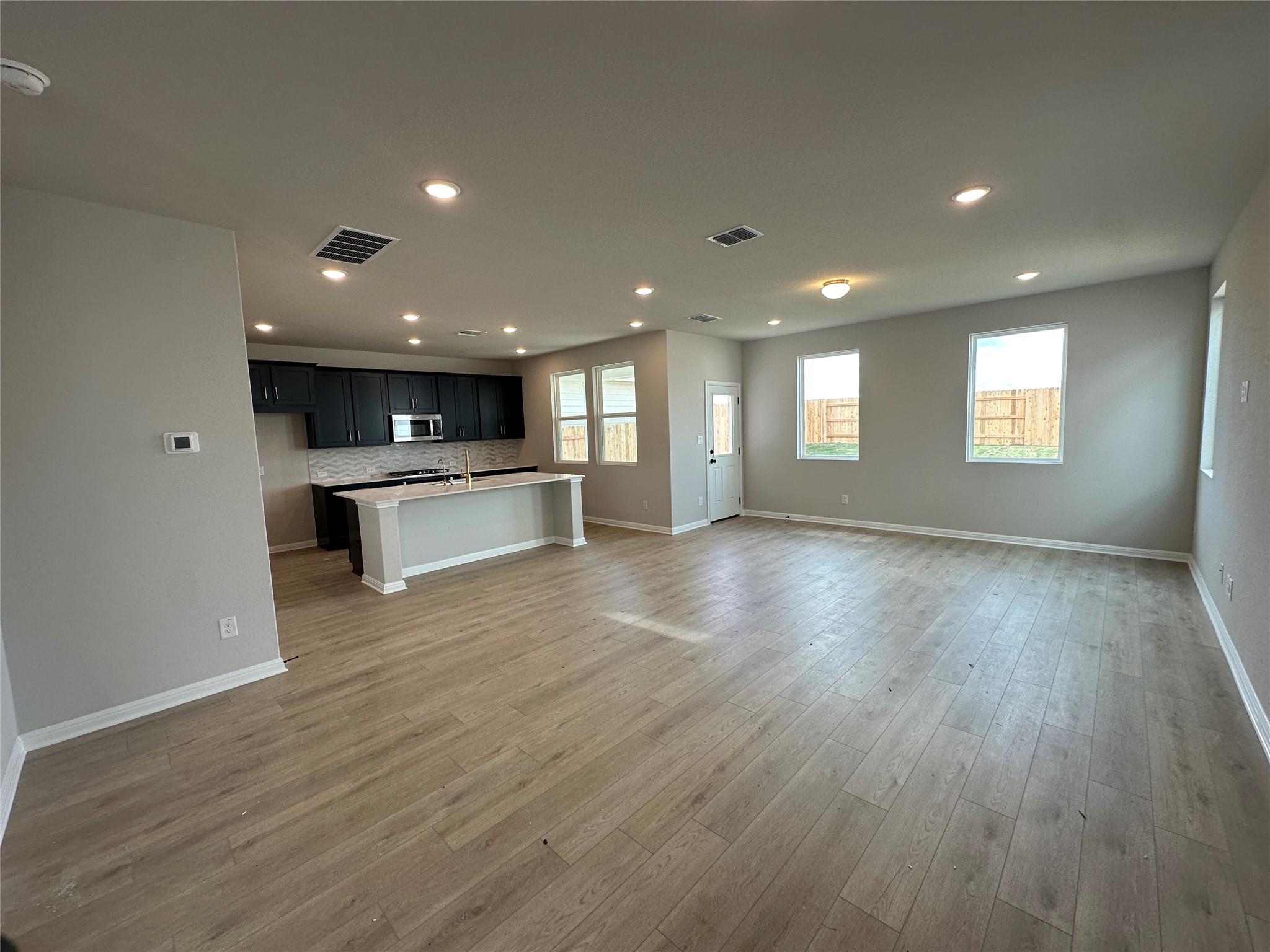 118 Kiowa Bnd Property Photo 5