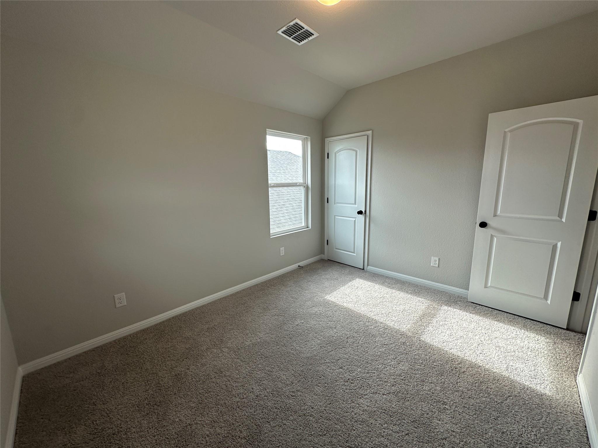 118 Kiowa Bnd Property Photo 12
