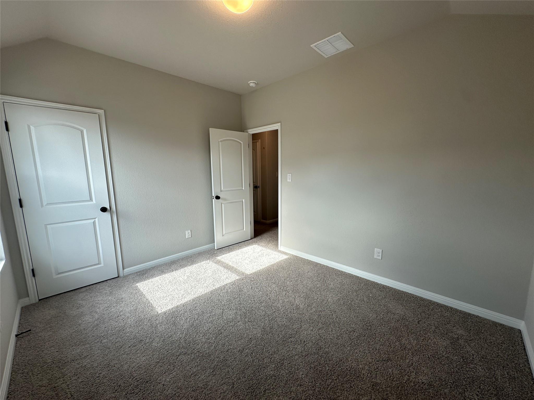 118 Kiowa Bnd Property Photo 13