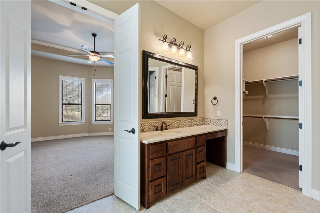 1 Chandon Ln Property Photo 14