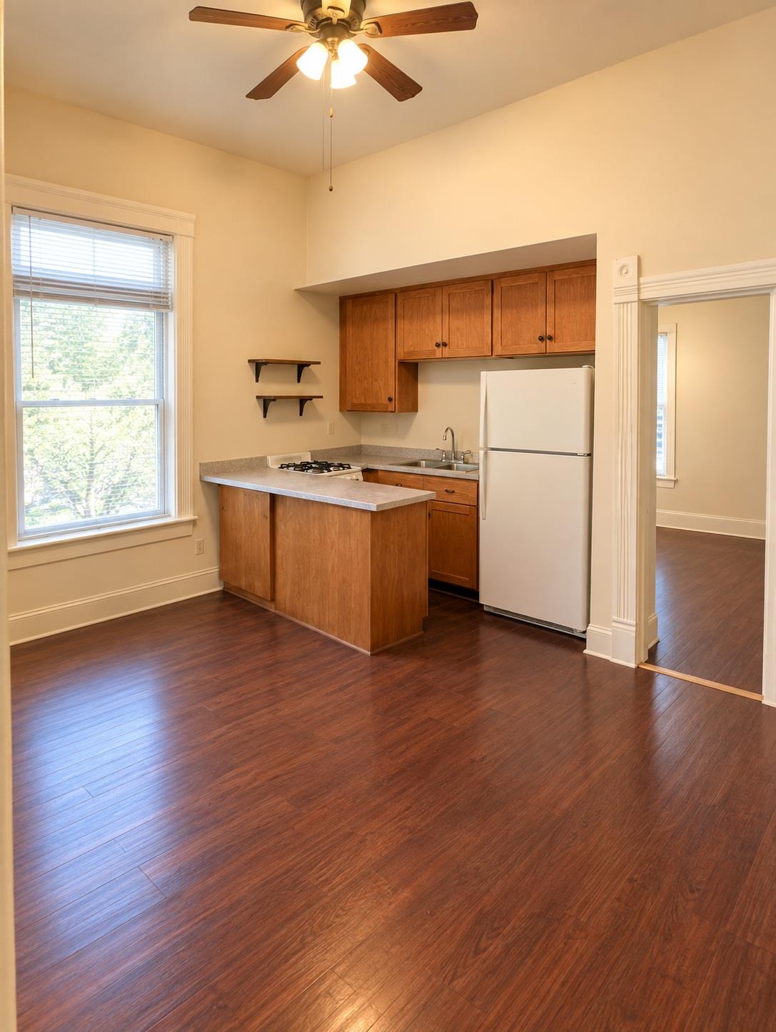 908 W 22nd St #d Property Photo 2