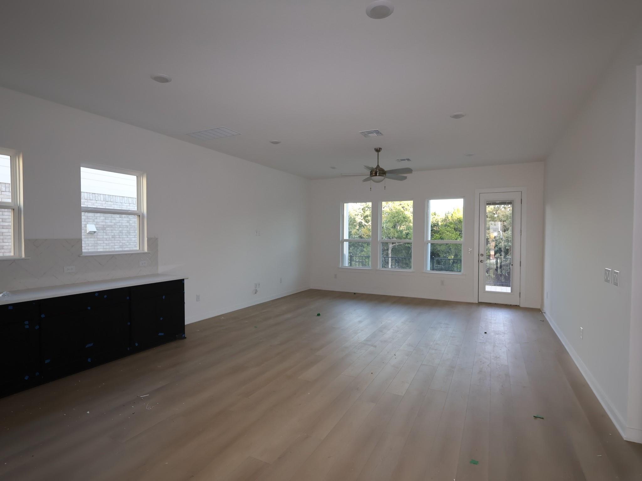 4020 Fulton Dr Property Photo 5
