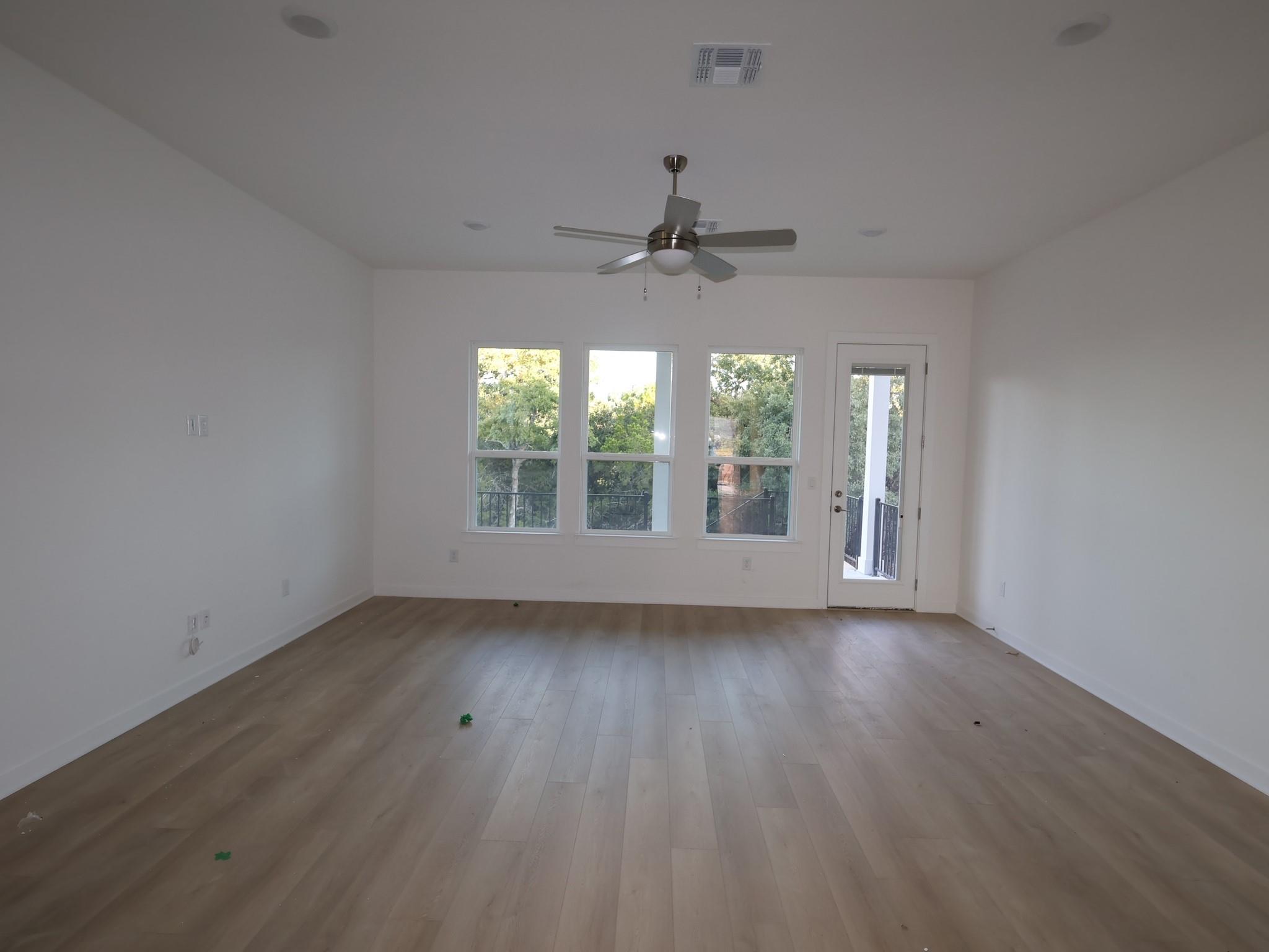 4020 Fulton Dr Property Photo 6