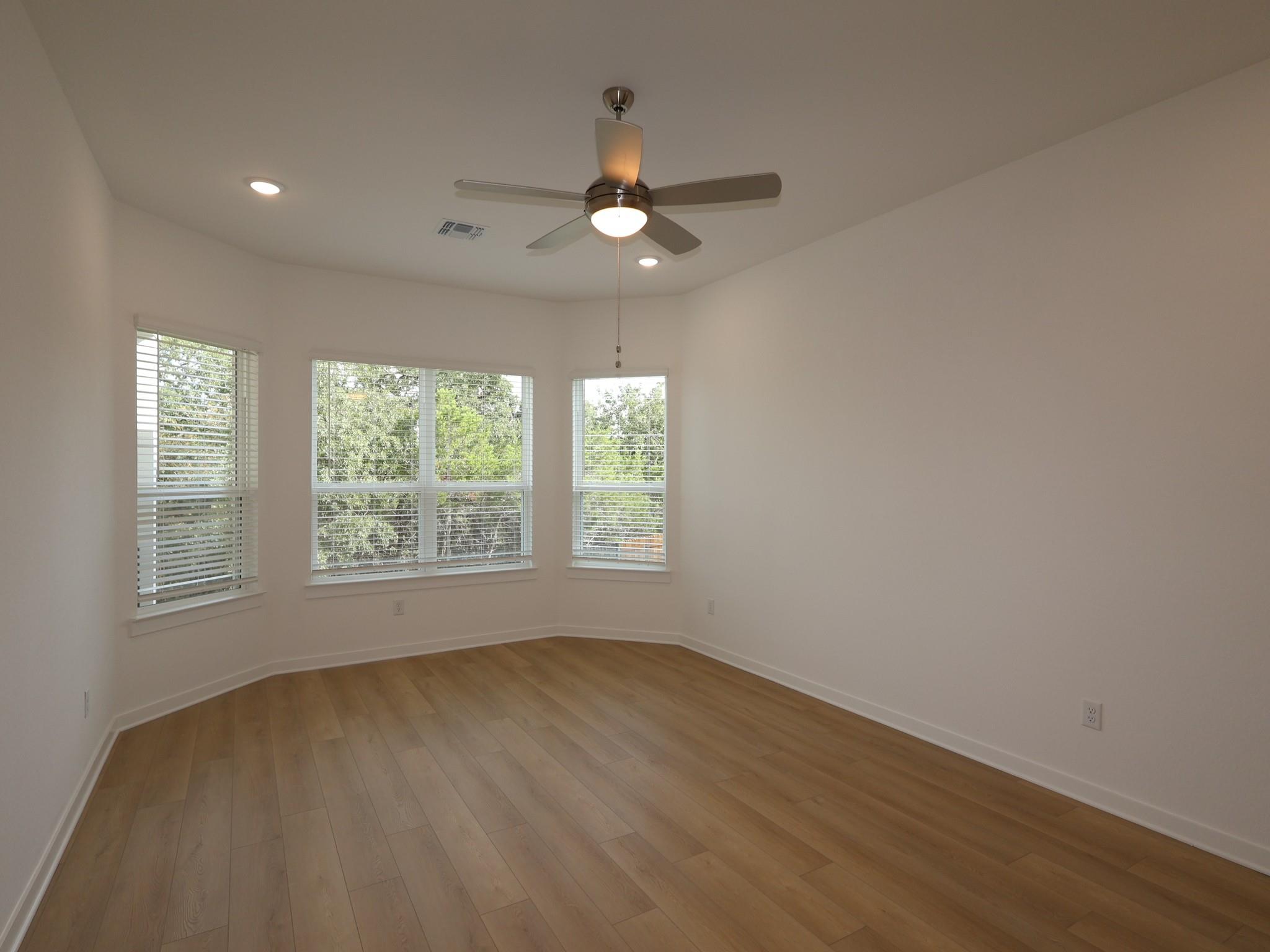 4020 Fulton Dr Property Photo 8