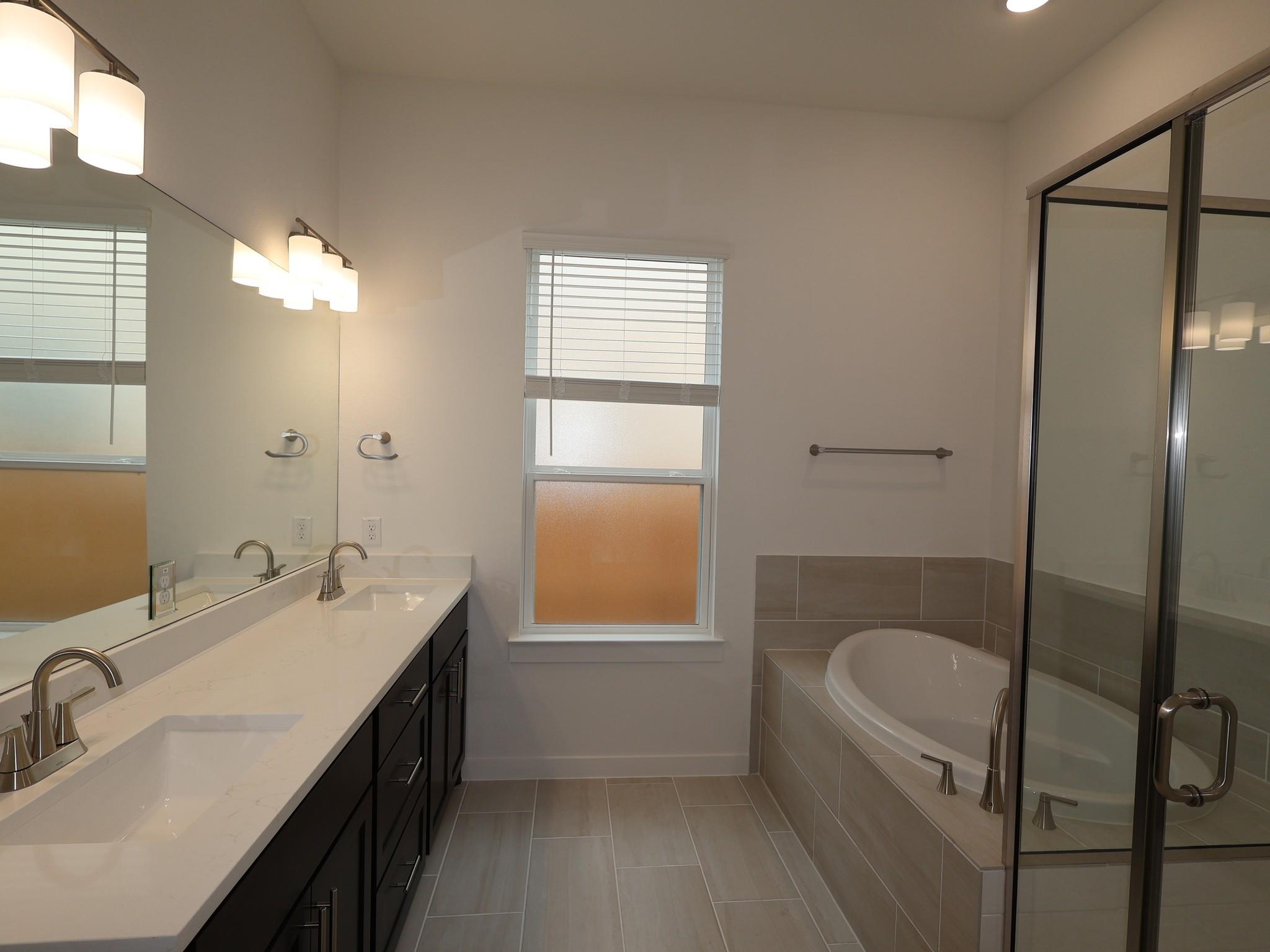 4020 Fulton Dr Property Photo 10