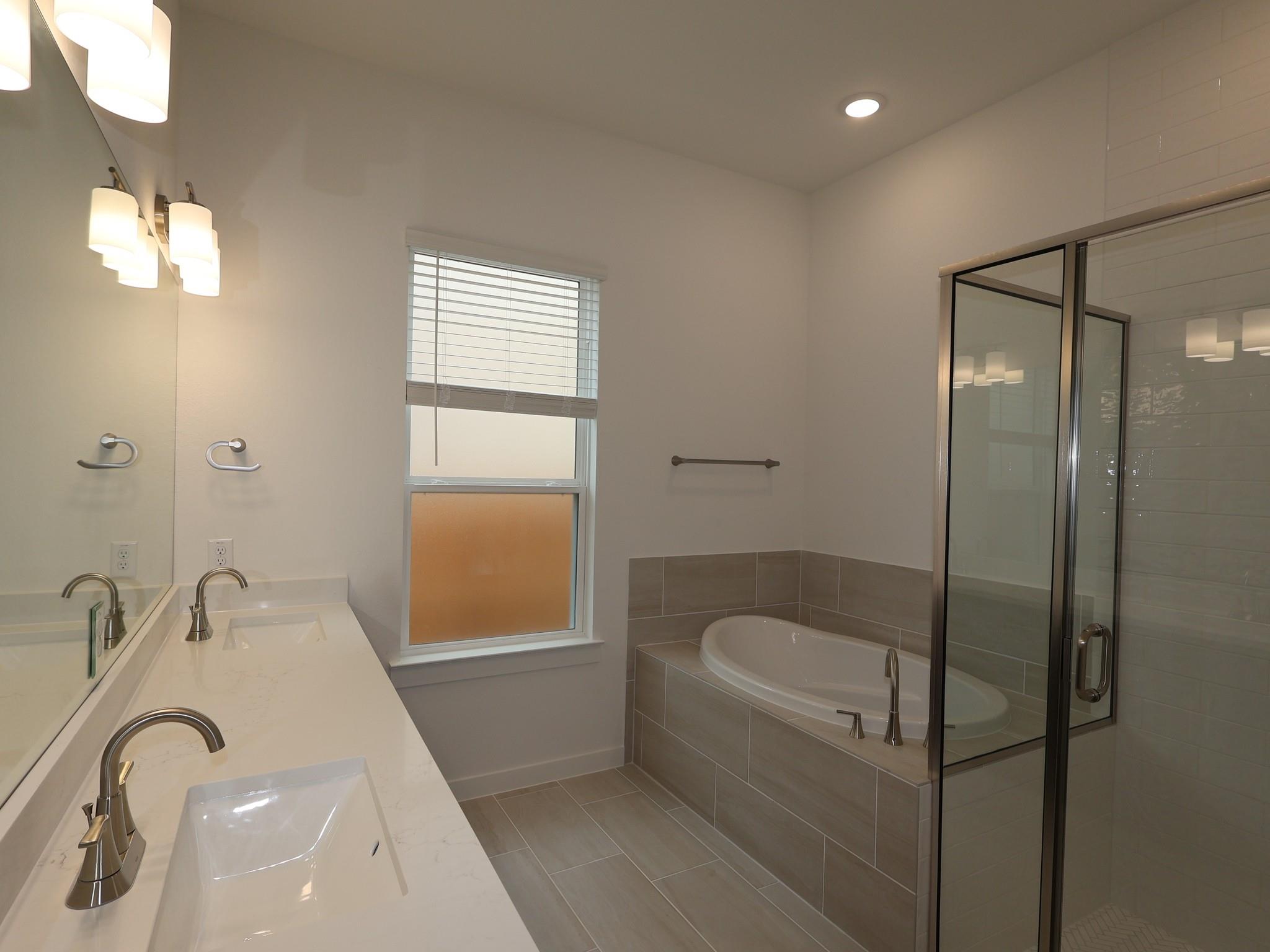 4020 Fulton Dr Property Photo 11
