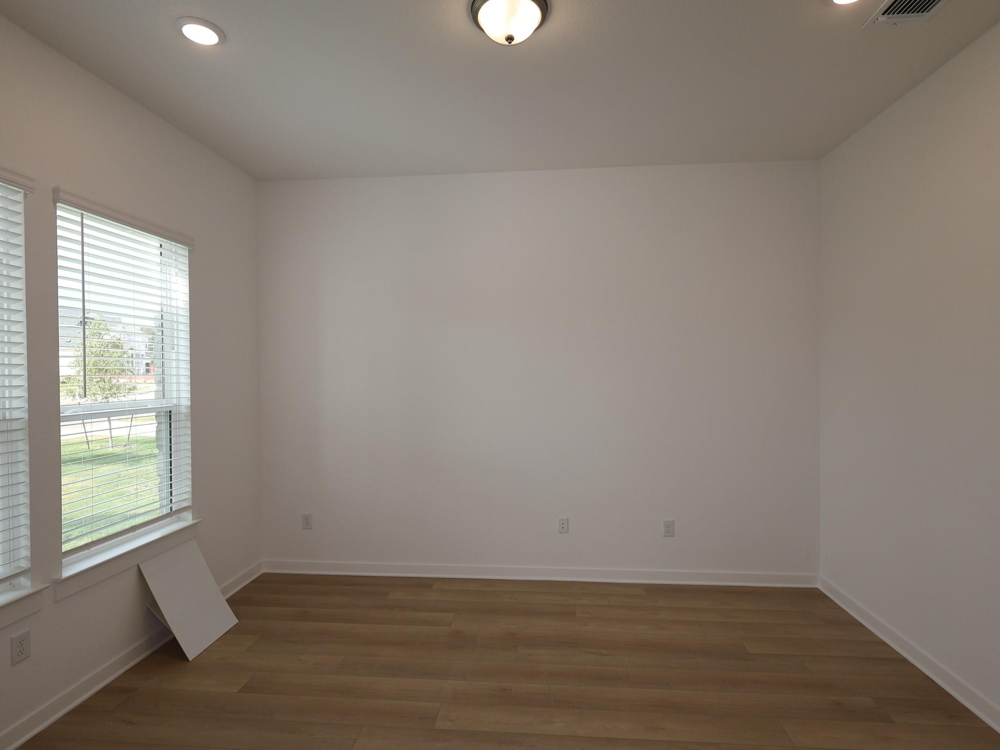 4020 Fulton Dr Property Photo 12