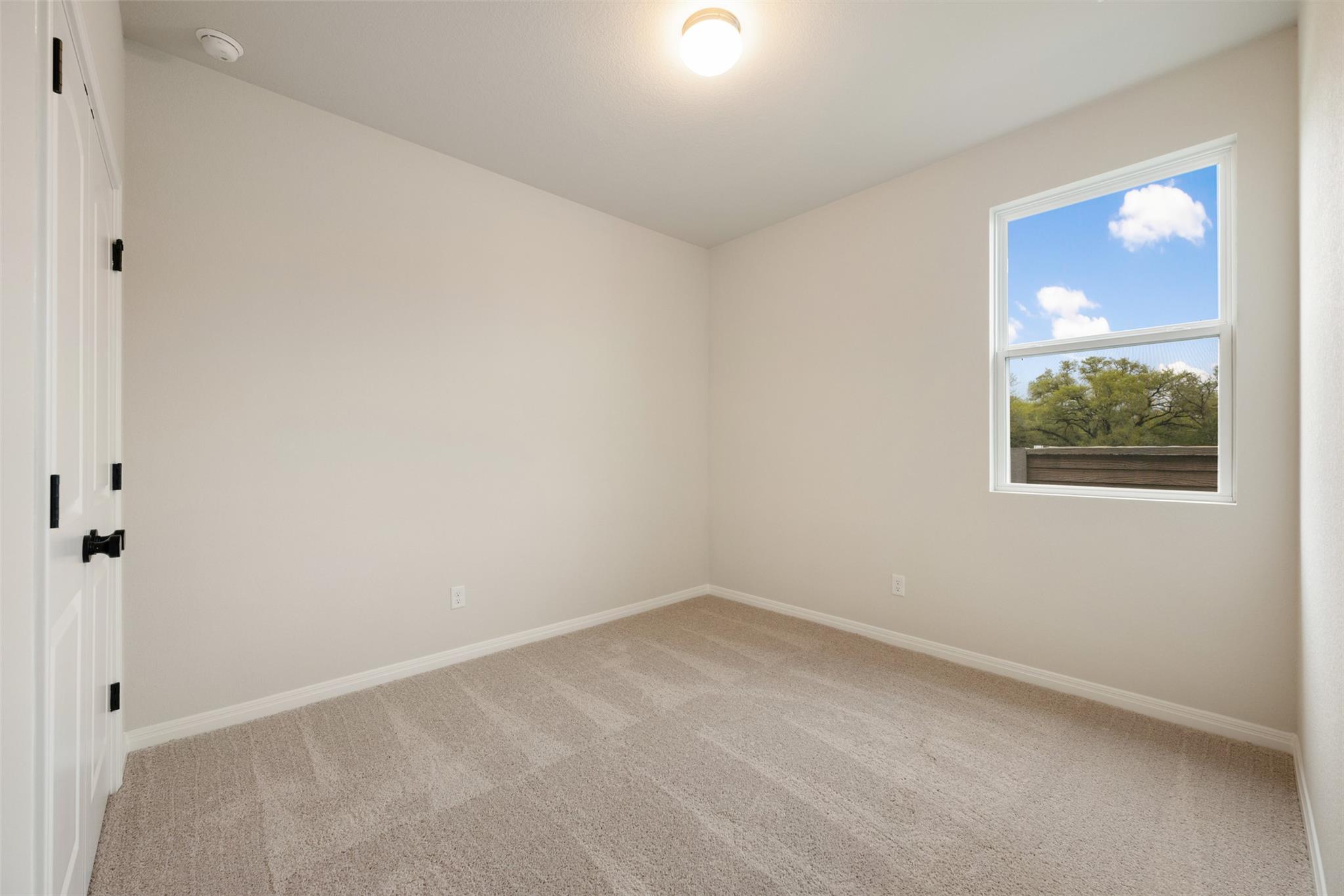 553 Redding Way Property Photo 10