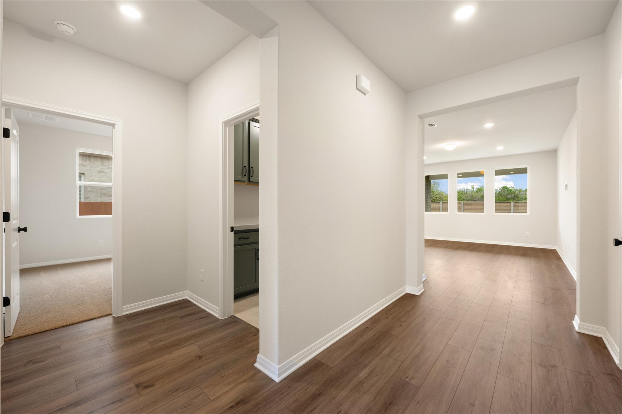 553 Redding Way Property Photo 12