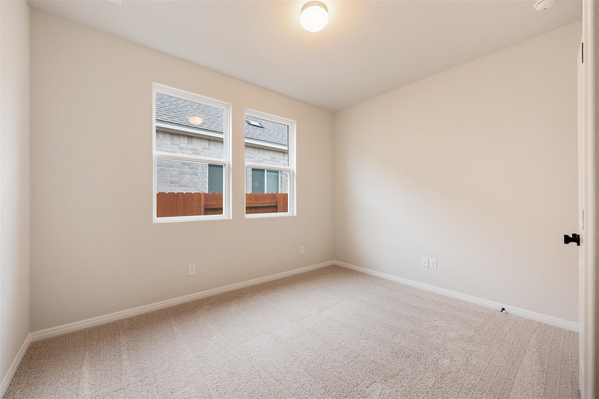 553 Redding Way Property Photo 13
