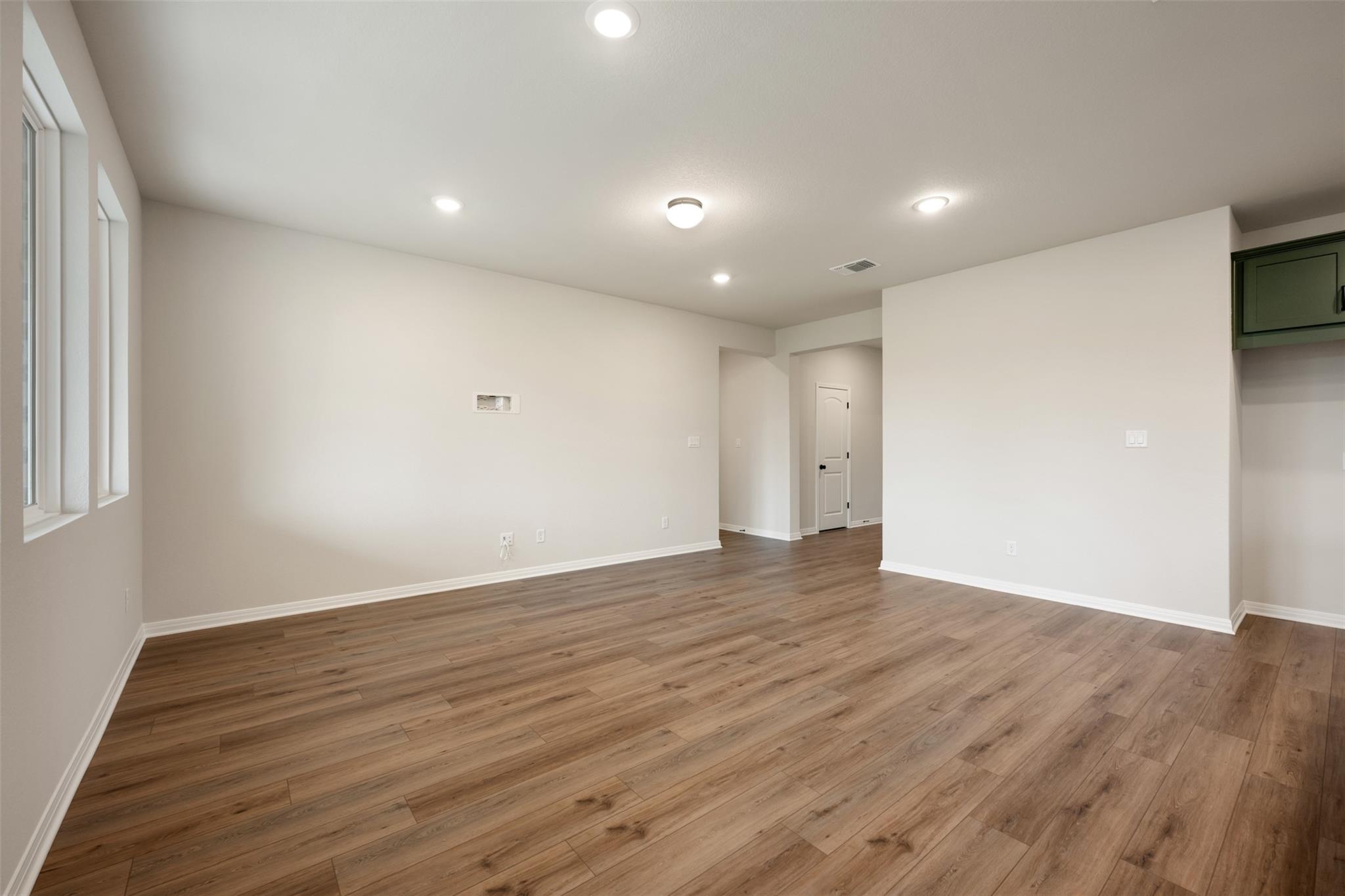553 Redding Way Property Photo 18
