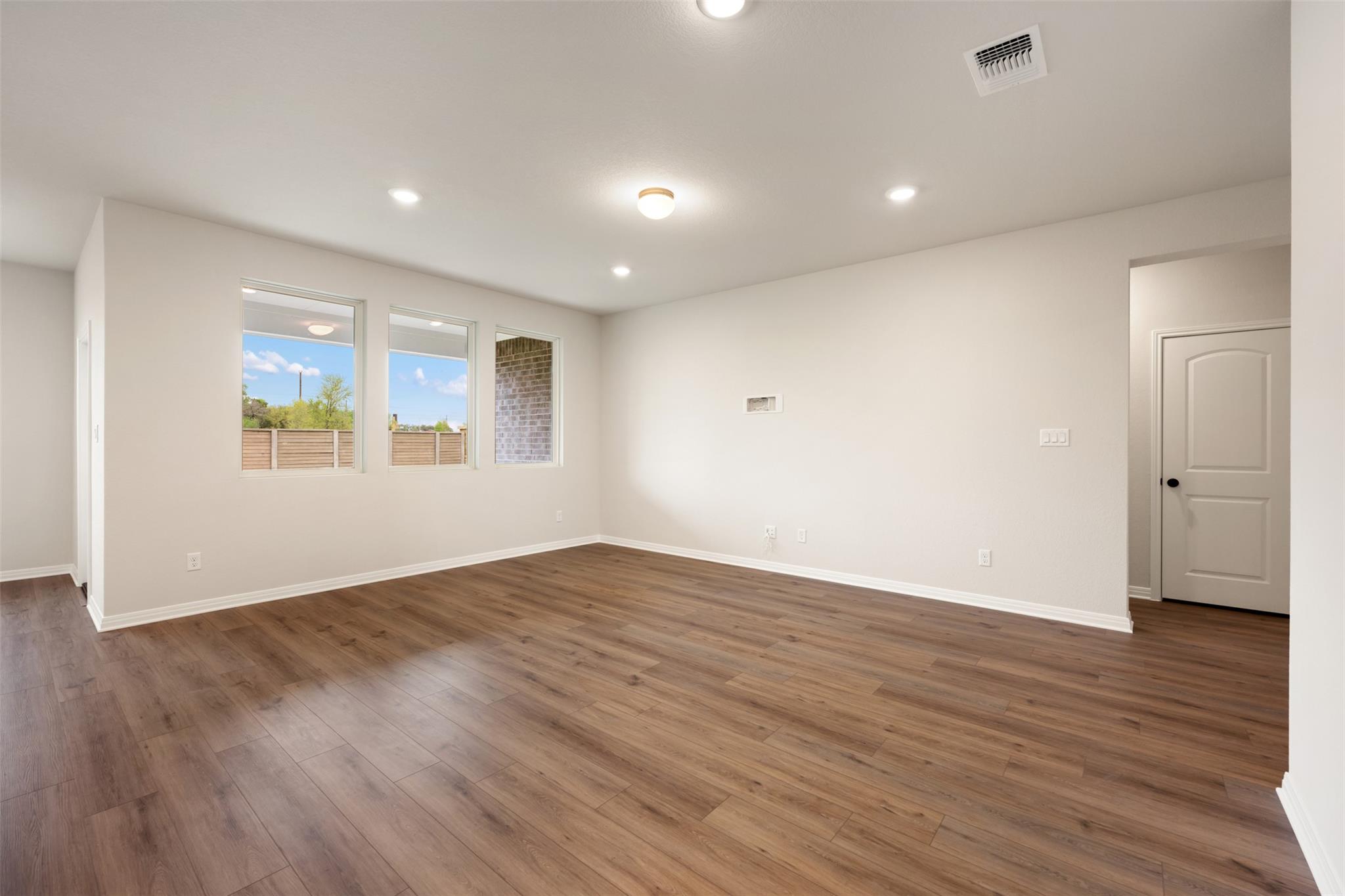 553 Redding Way Property Photo 19