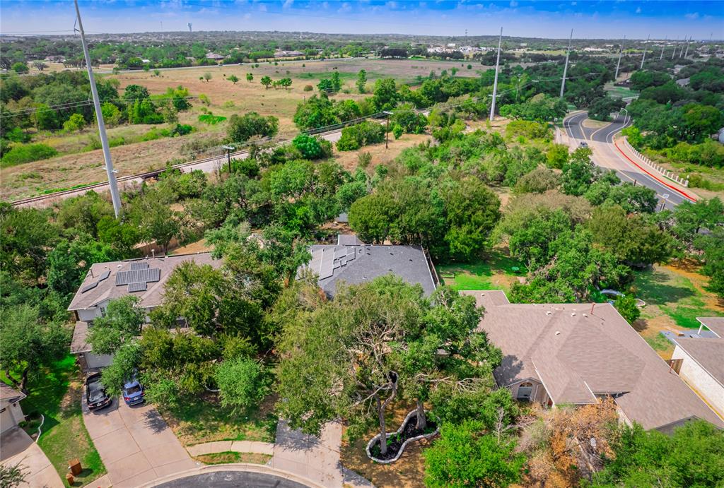 305 Dayna Cv Property Photo 3