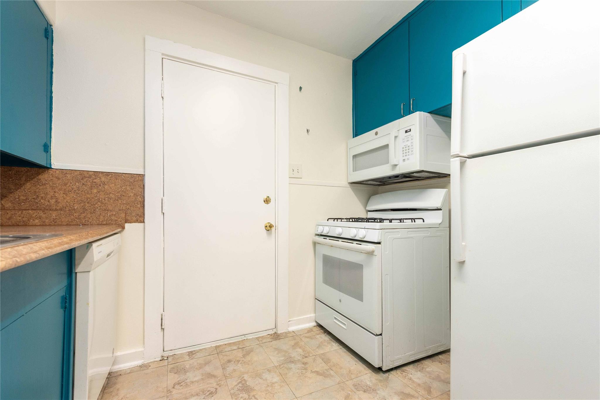 1013 E 10th St Property Photo 5