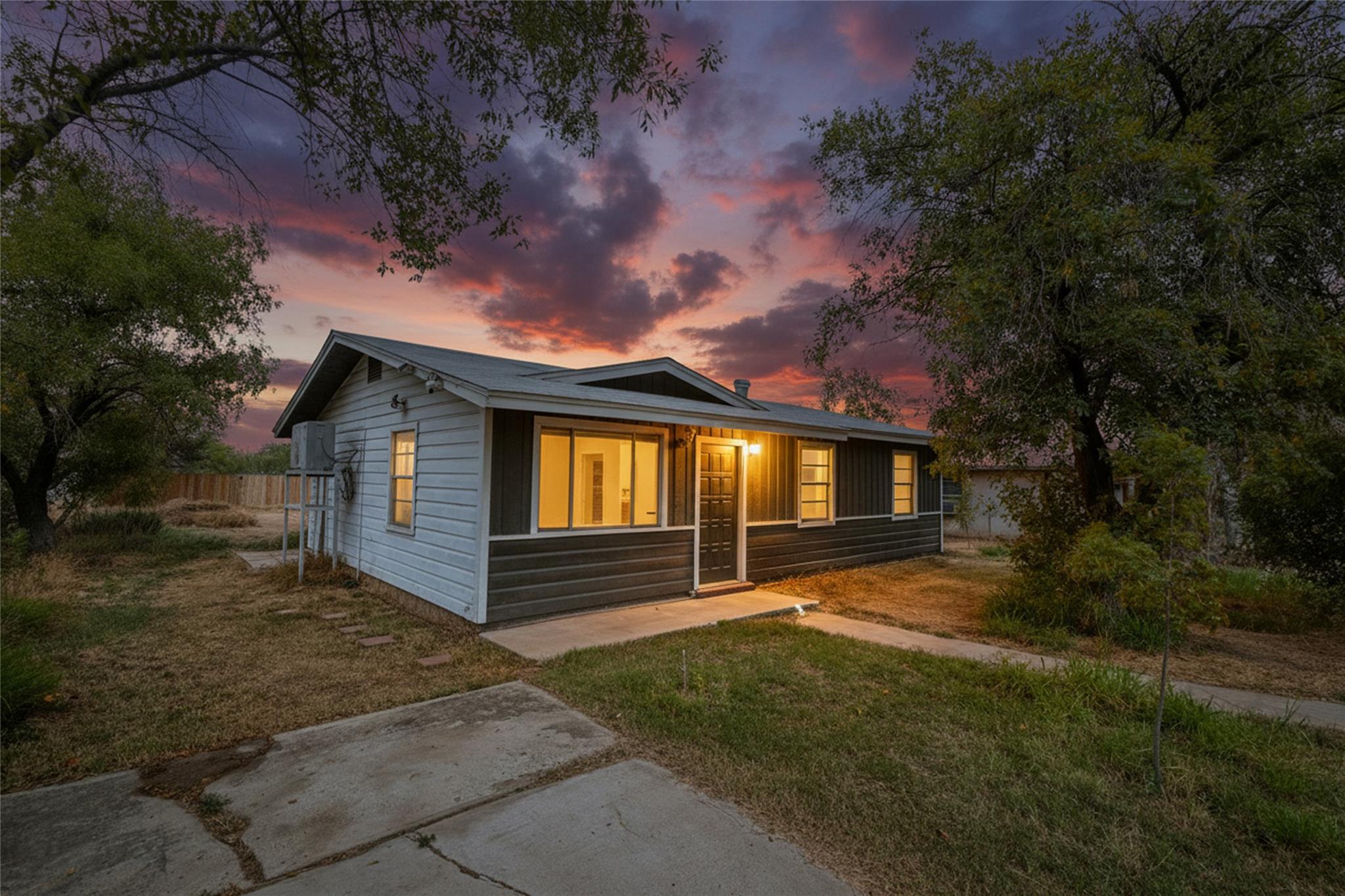 315 E Bexar St Property Photo 1