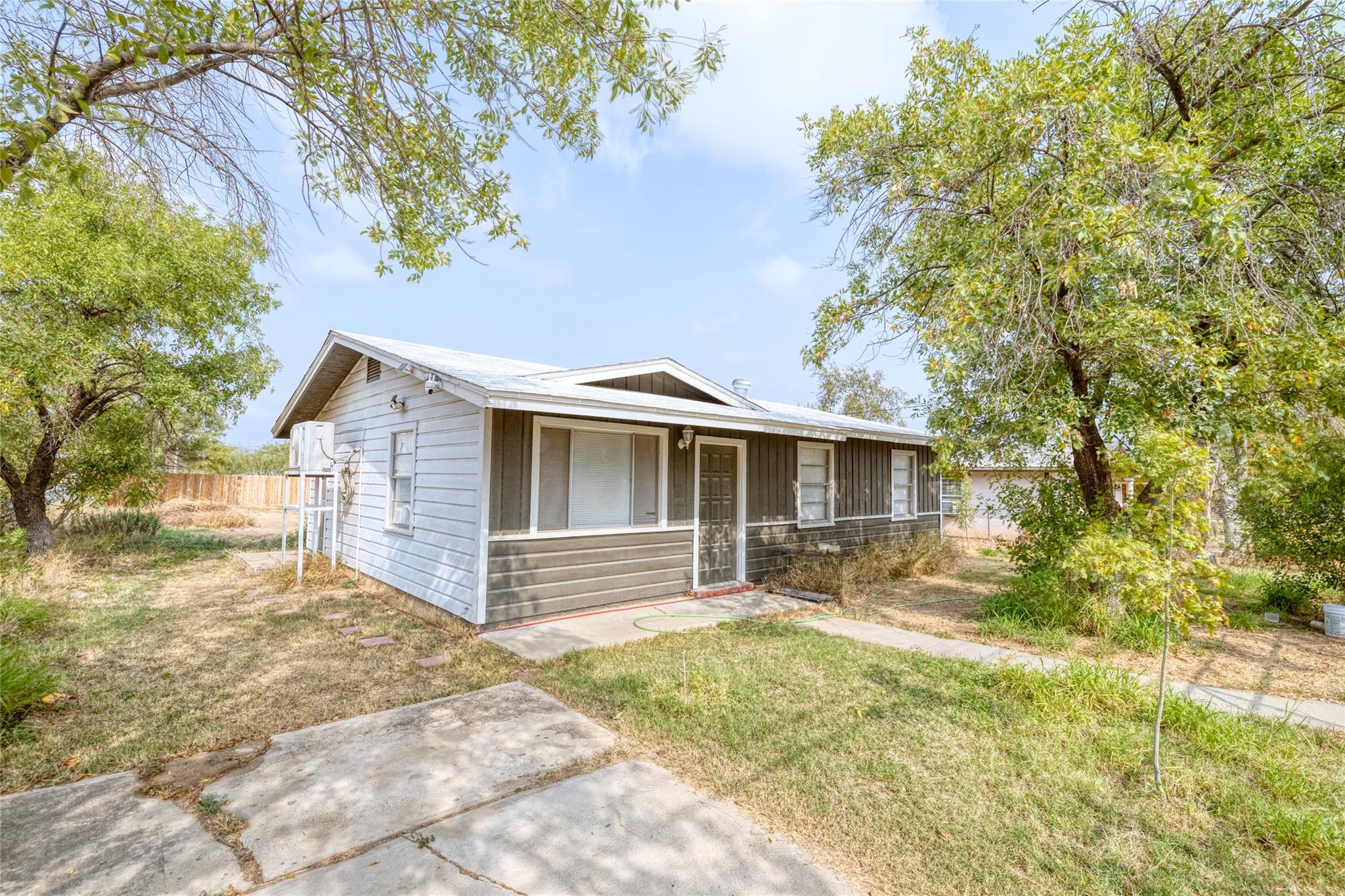 315 E Bexar St Property Photo 2