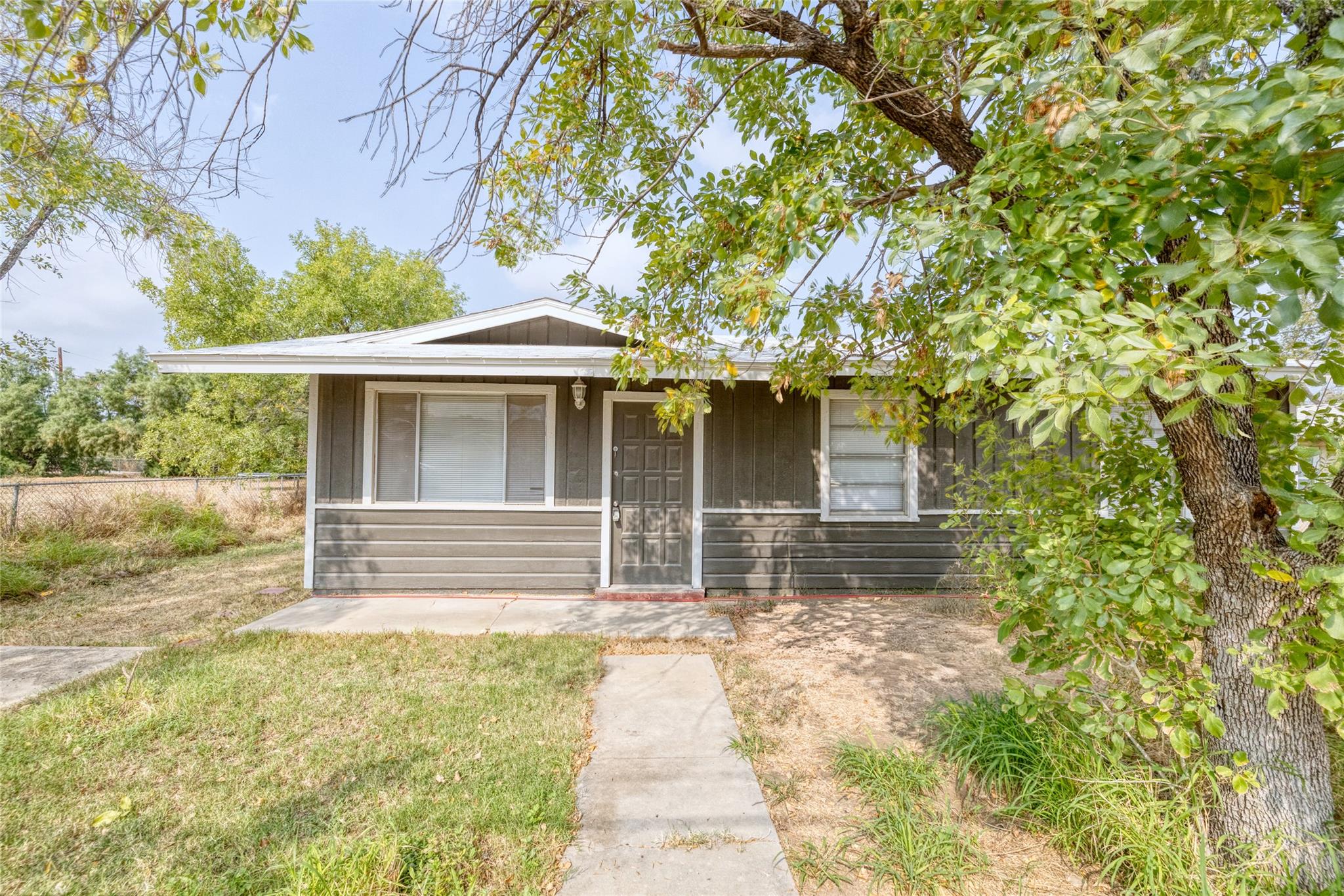 315 E Bexar St Property Photo 3