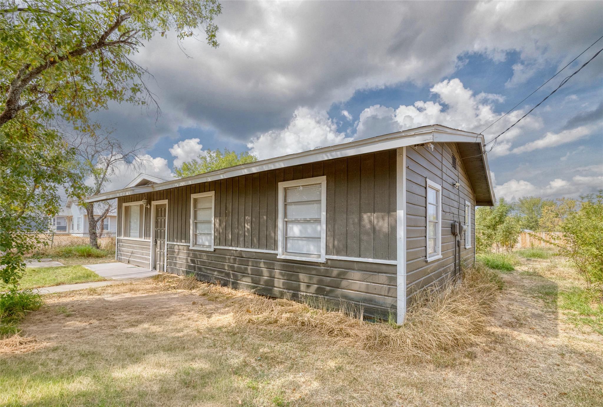 315 E Bexar St Property Photo 4