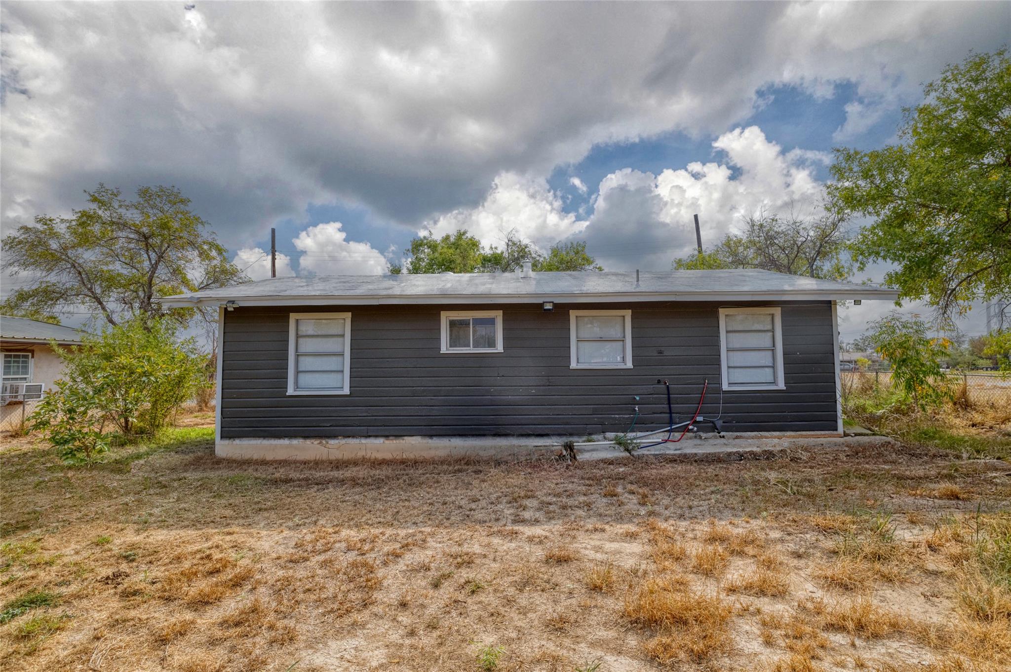 315 E Bexar St Property Photo 5