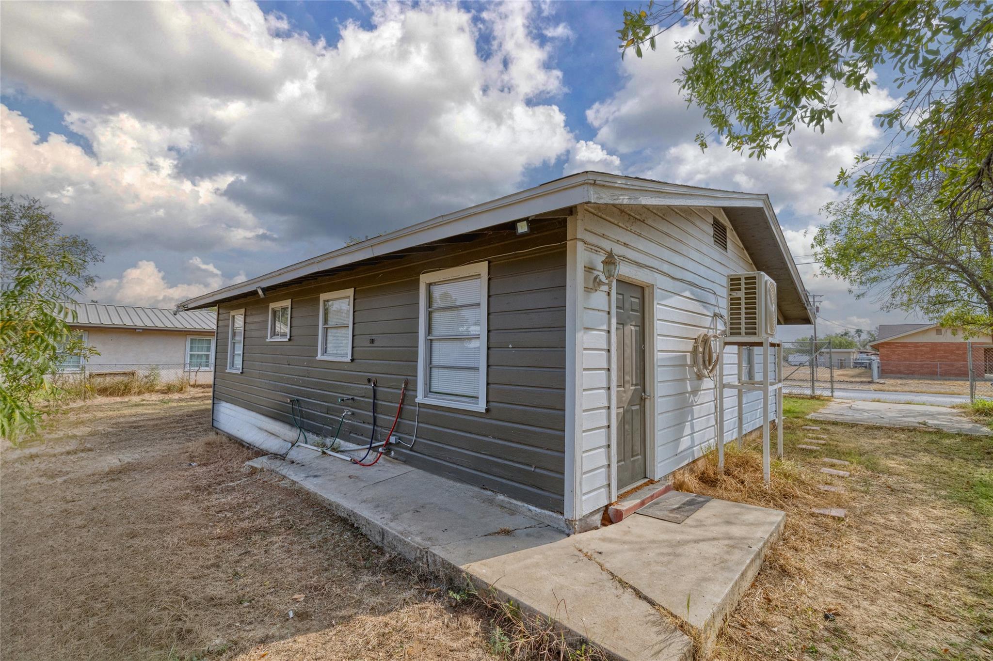 315 E Bexar St Property Photo 8
