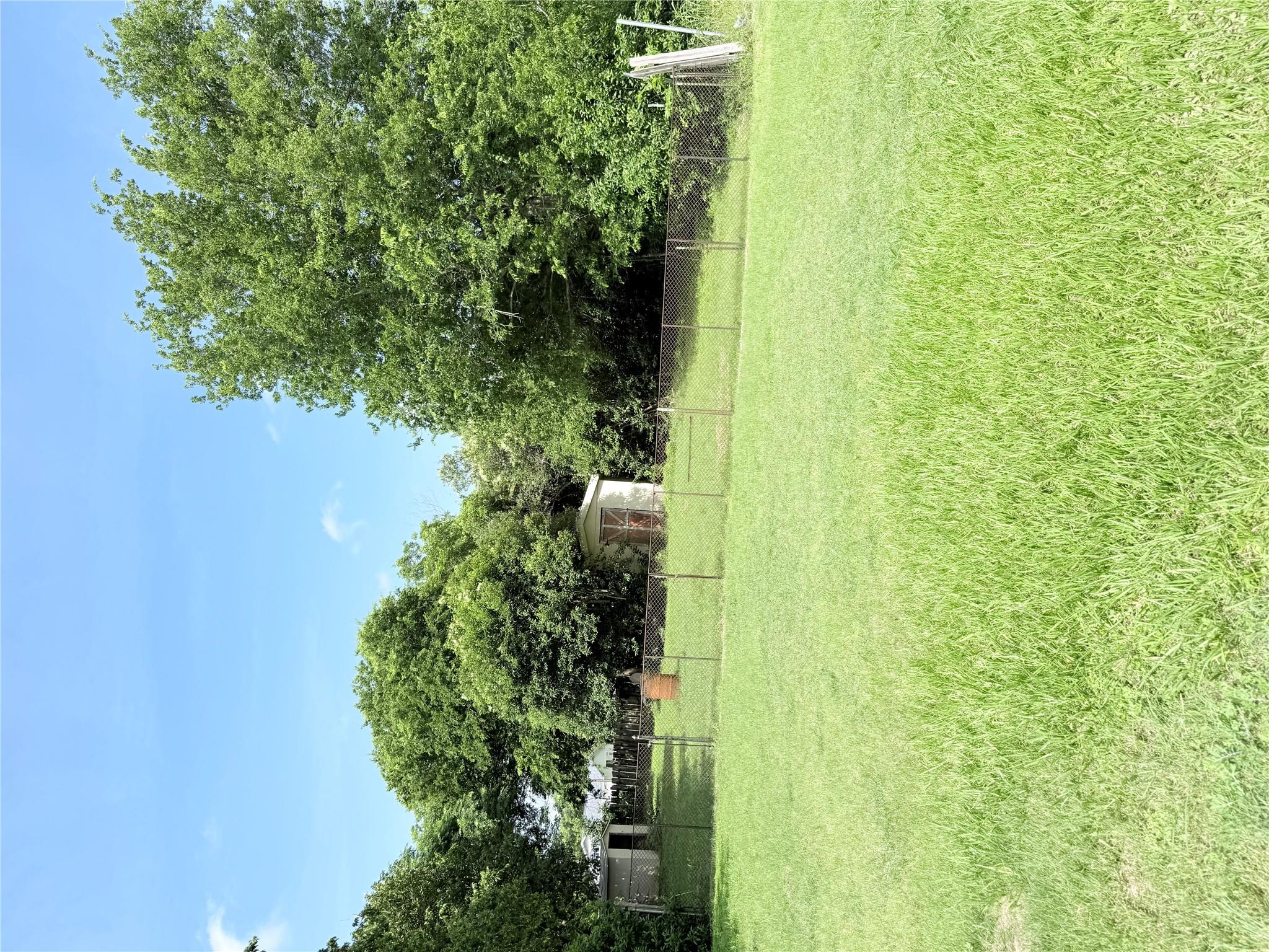 404 S Love Ave Property Photo 2