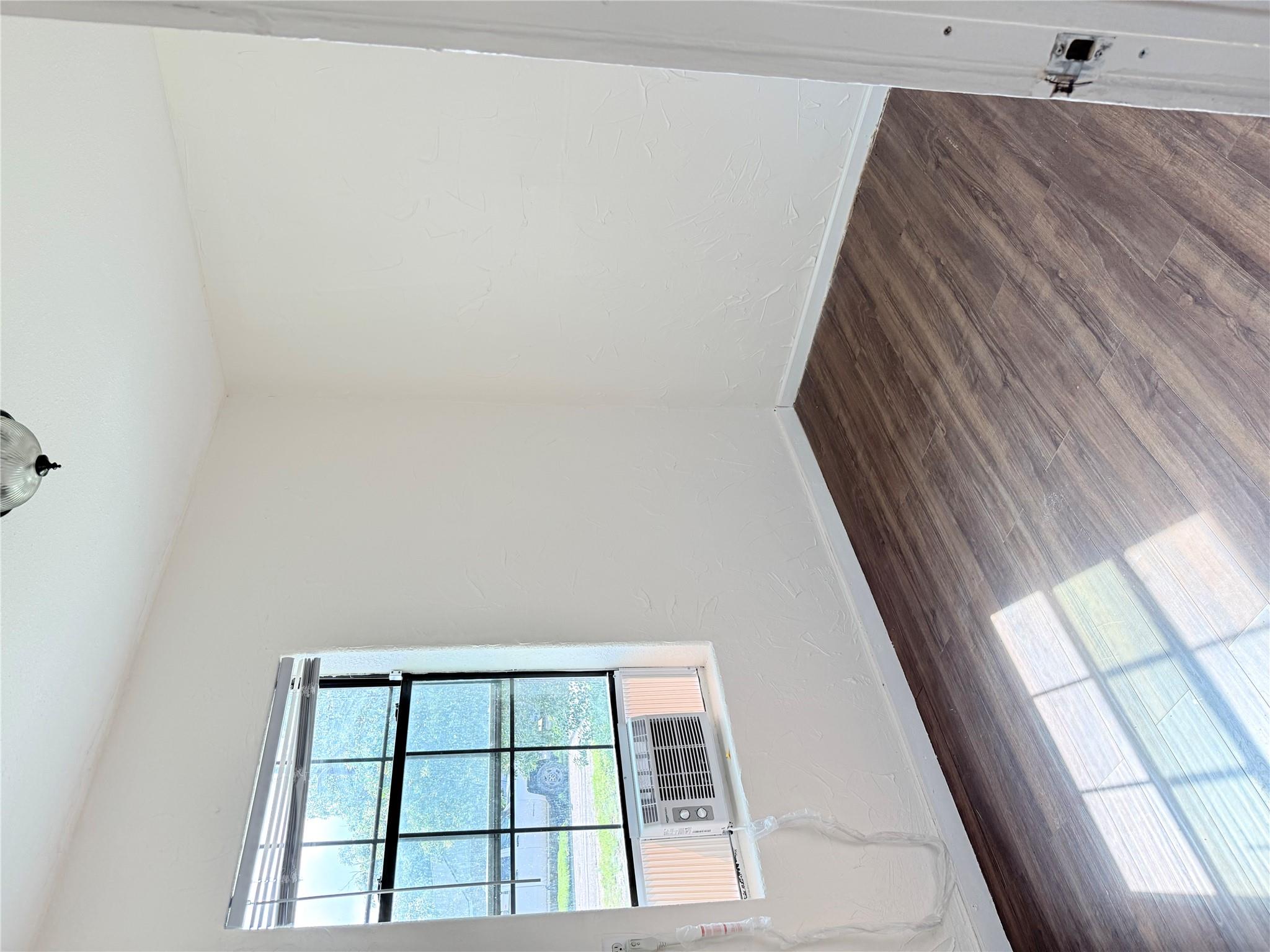 404 S Love Ave Property Photo 3