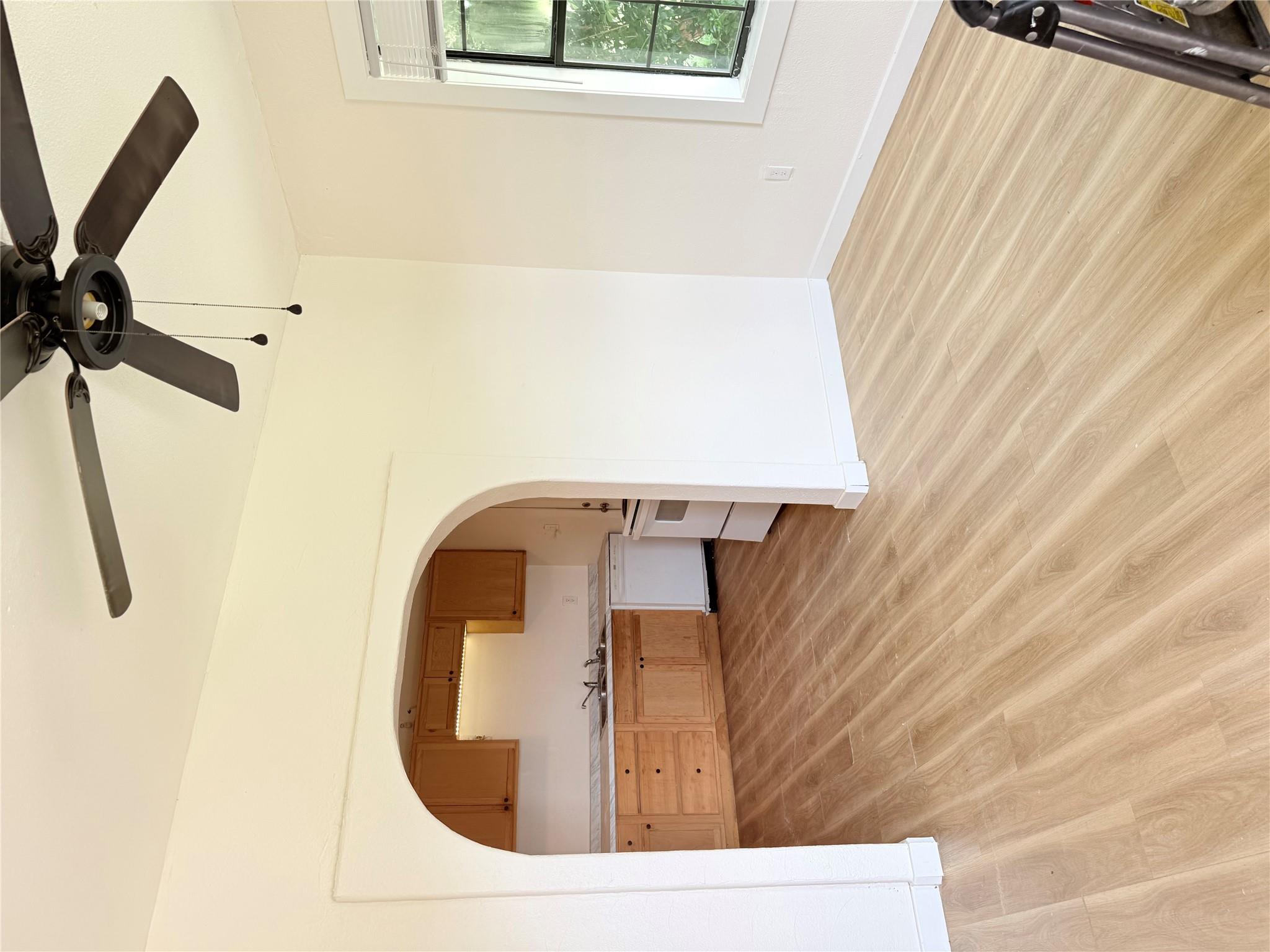 404 S Love Ave Property Photo 8