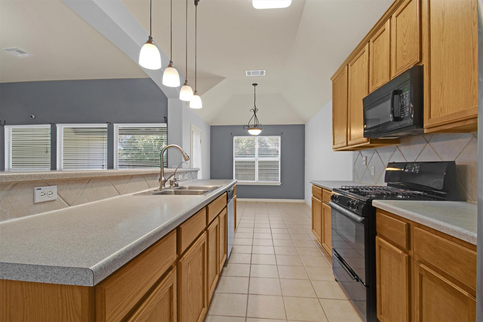 3300 Winding Shore Ln Property Photo 9