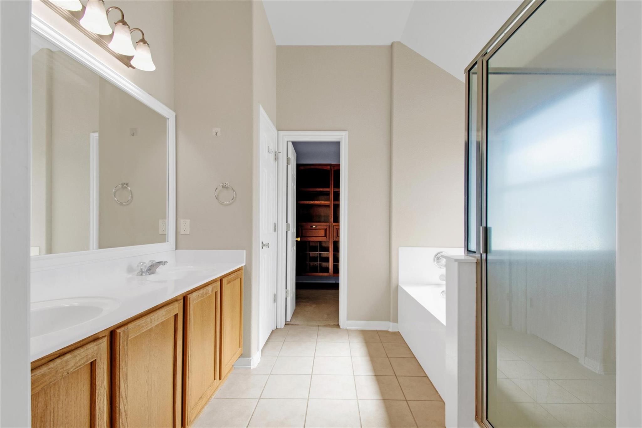 3300 Winding Shore Ln Property Photo 15