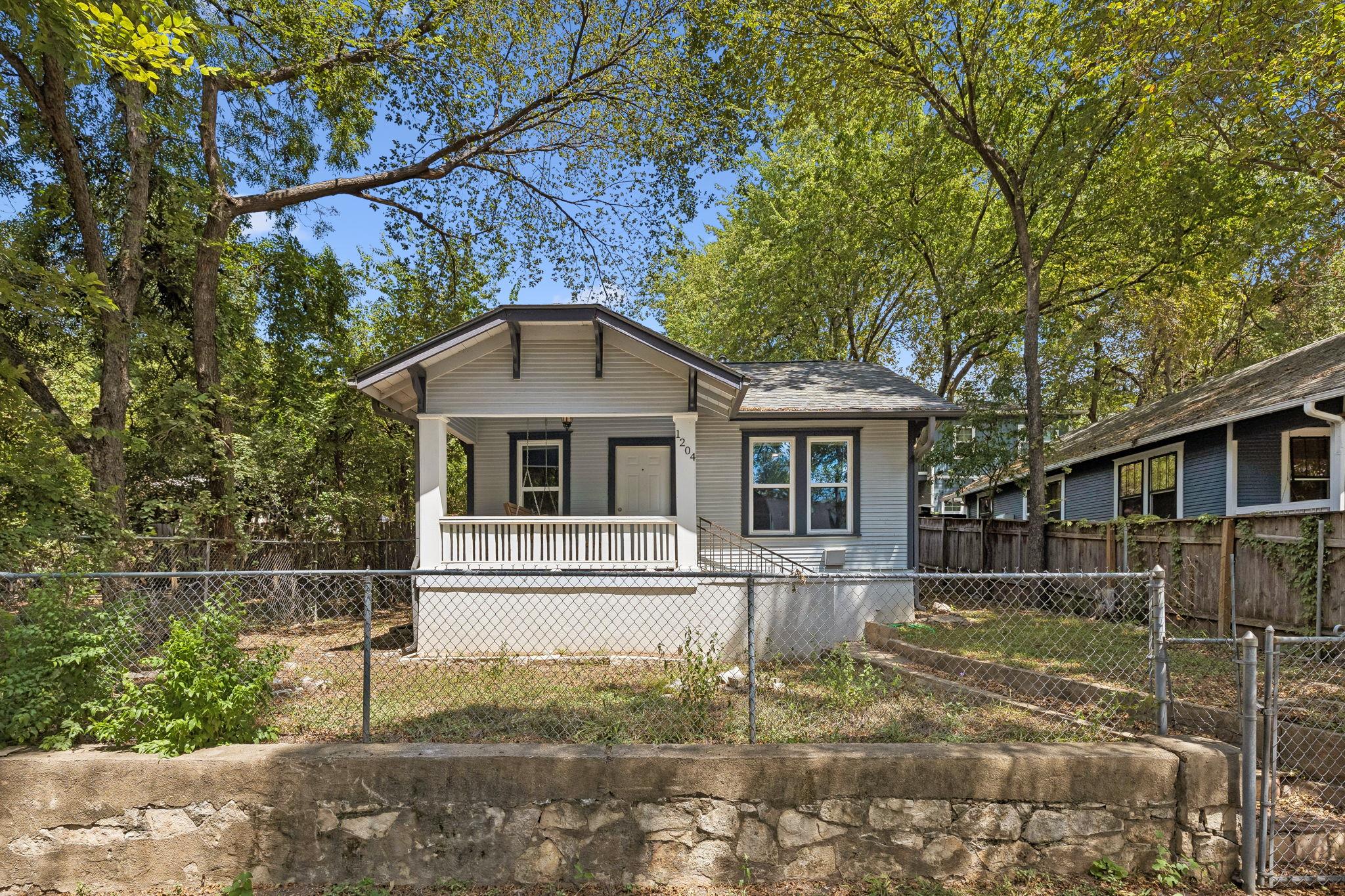 1204 Taylor St Property Photo 2