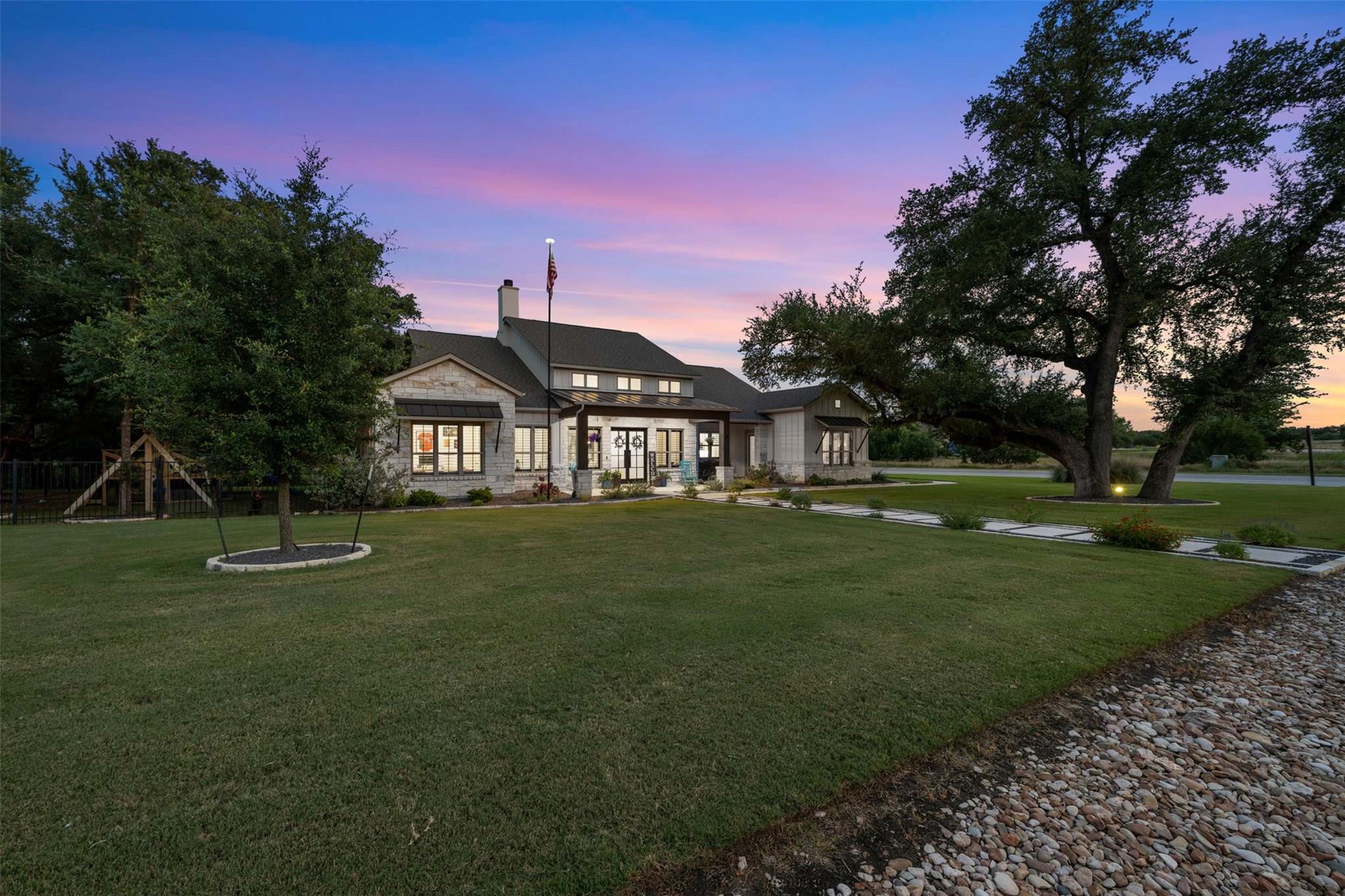 233 Trick Pony None Property Photo 3