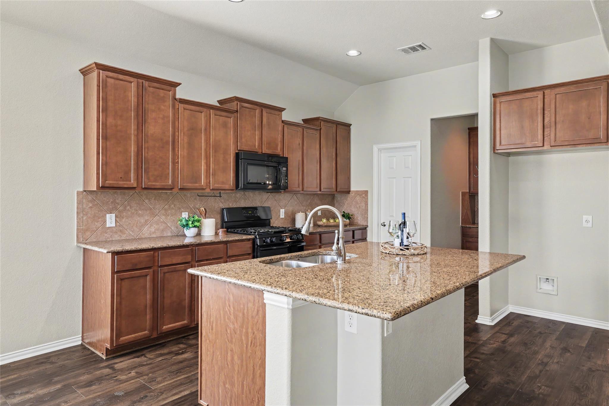 903 Madrone Dr Property Photo 14