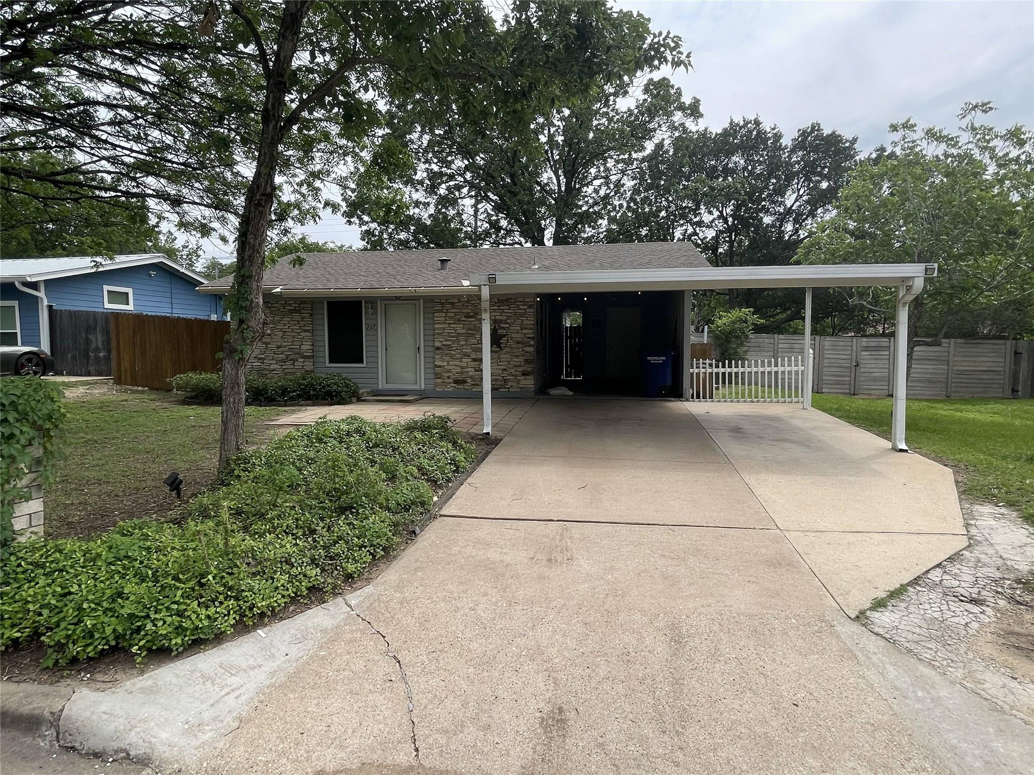 207 Chippendale Ave Property Photo 1
